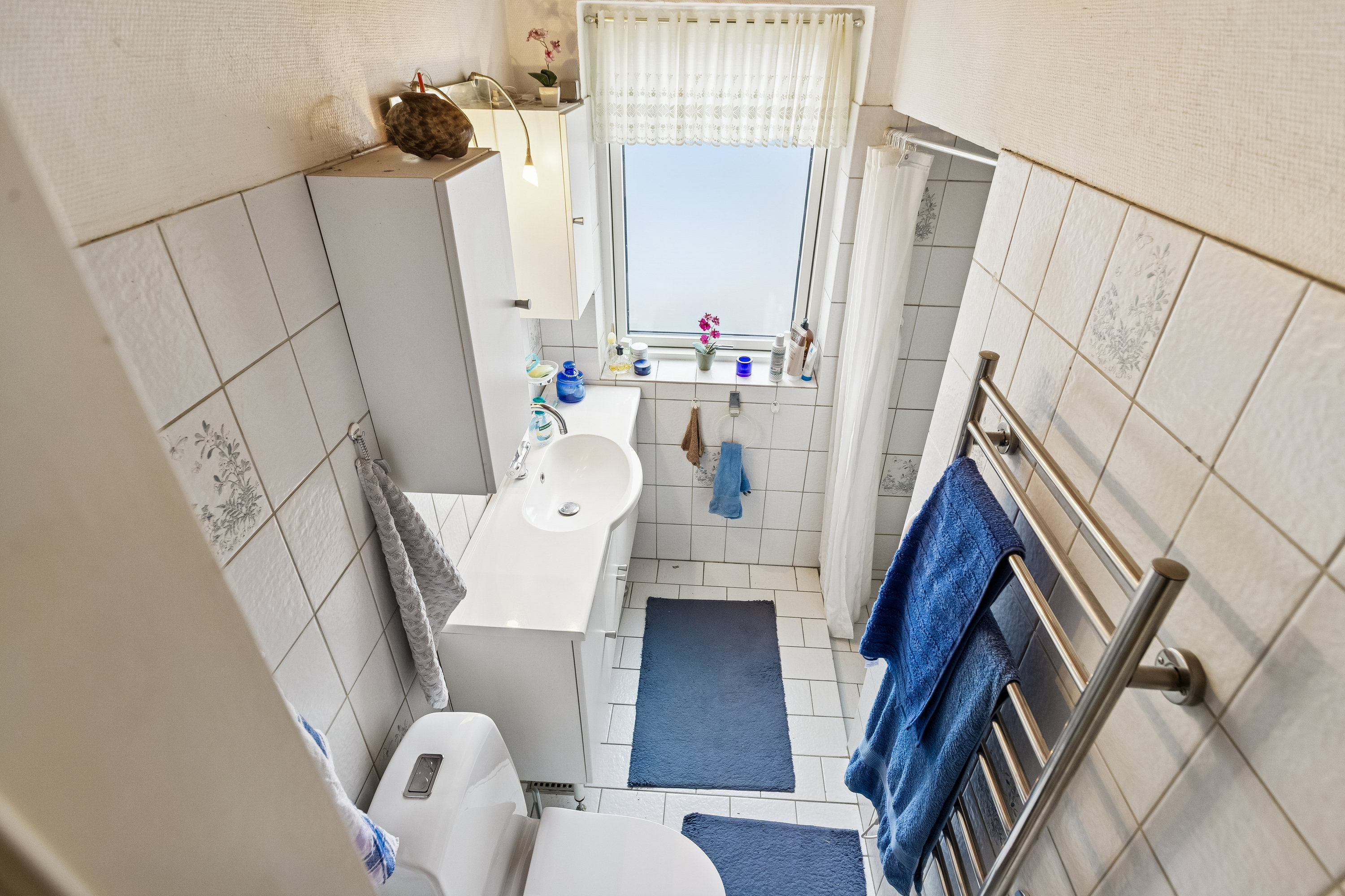 Fremhævet badeværelse billede i fuldskærmstilstand. Billede af Blåhøjvej 8, 2770 Kastrup