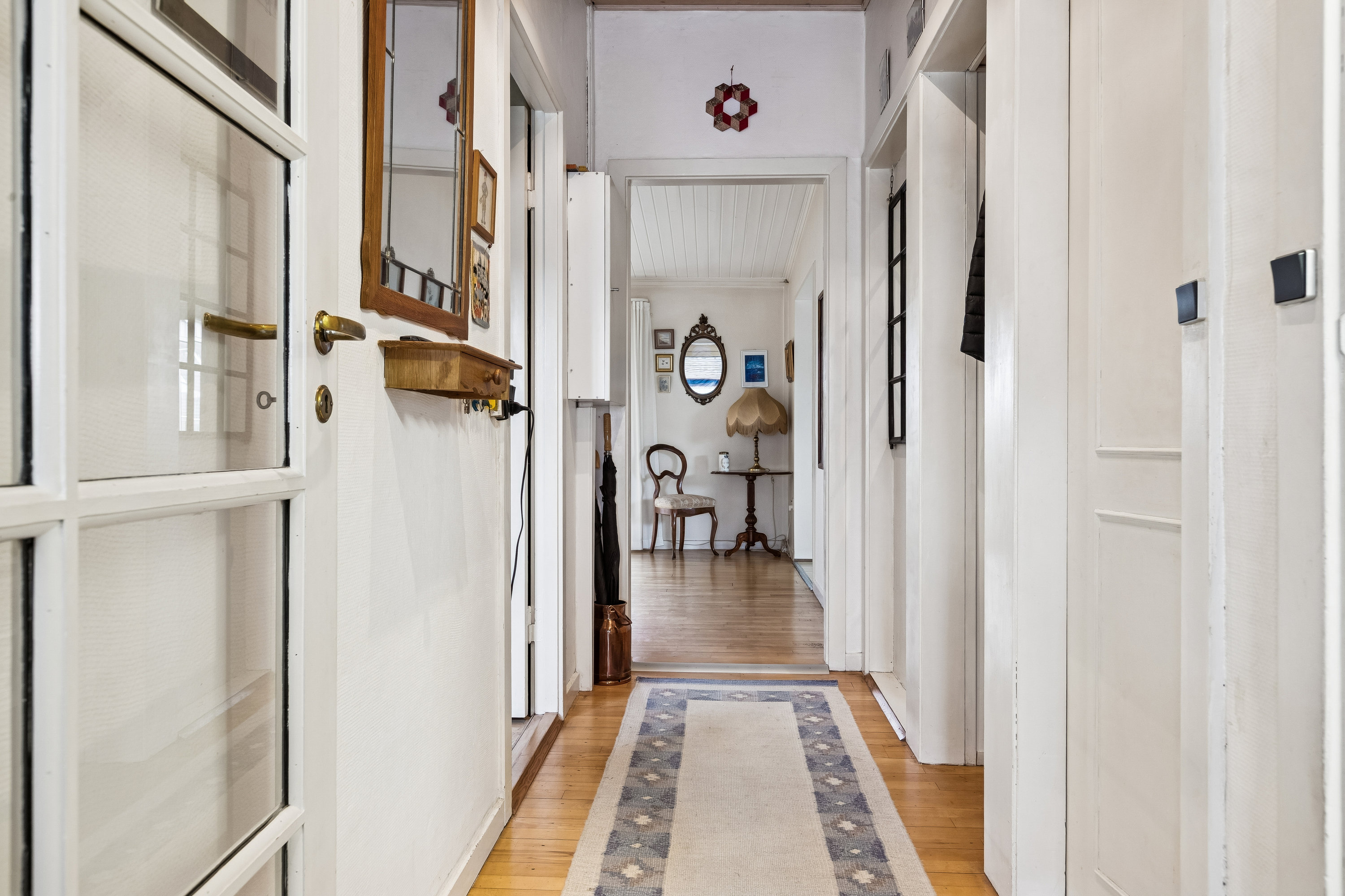 Fremhævet gang billede i fuldskærmstilstand. Billede af Blåhøjvej 8, 2770 Kastrup