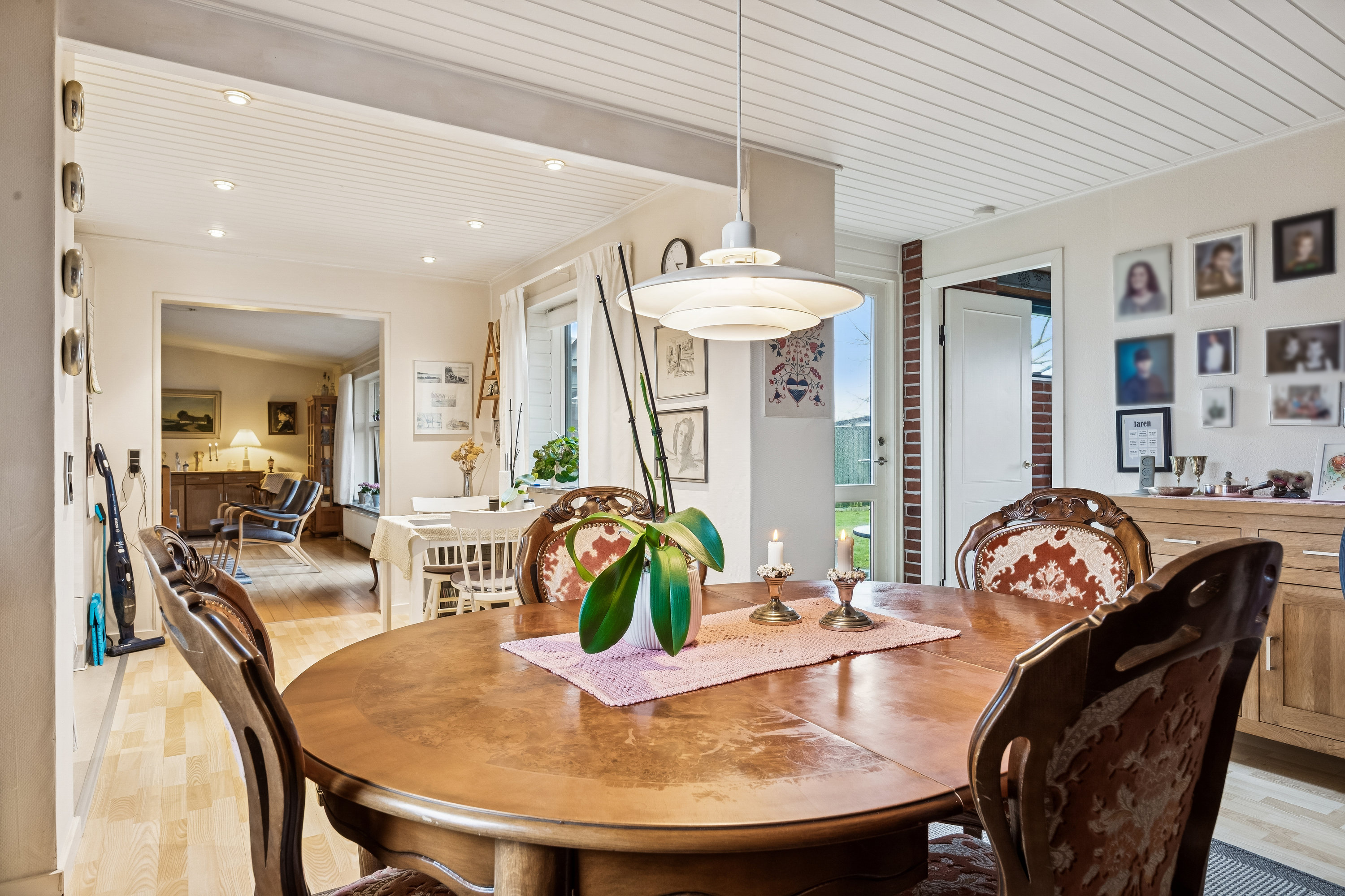 Fremhævet spisestue billede i fuldskærmstilstand. Billede af Blåhøjvej 8, 2770 Kastrup