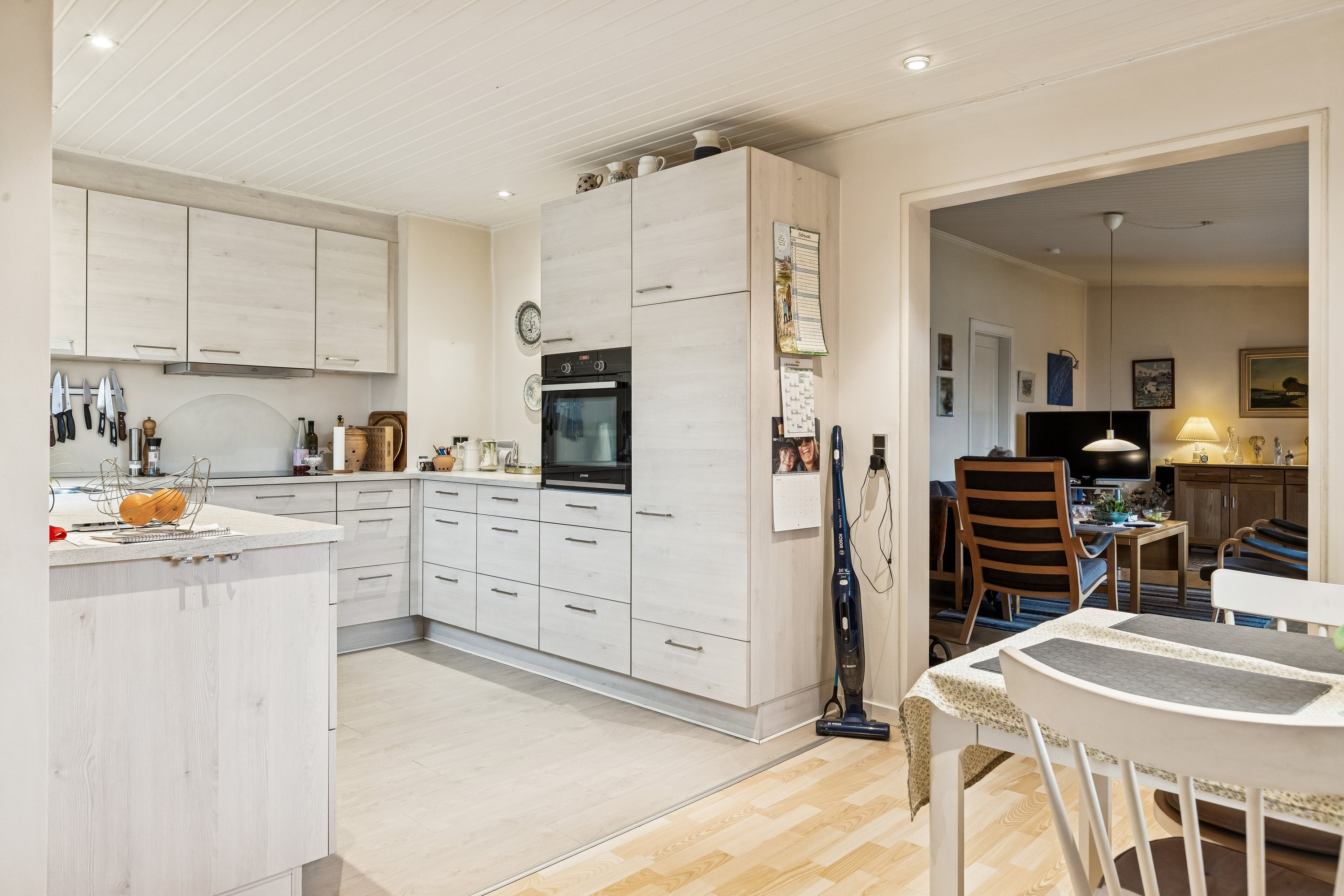 Fremhævet køkken billede i fuldskærmstilstand. Billede af Blåhøjvej 8, 2770 Kastrup