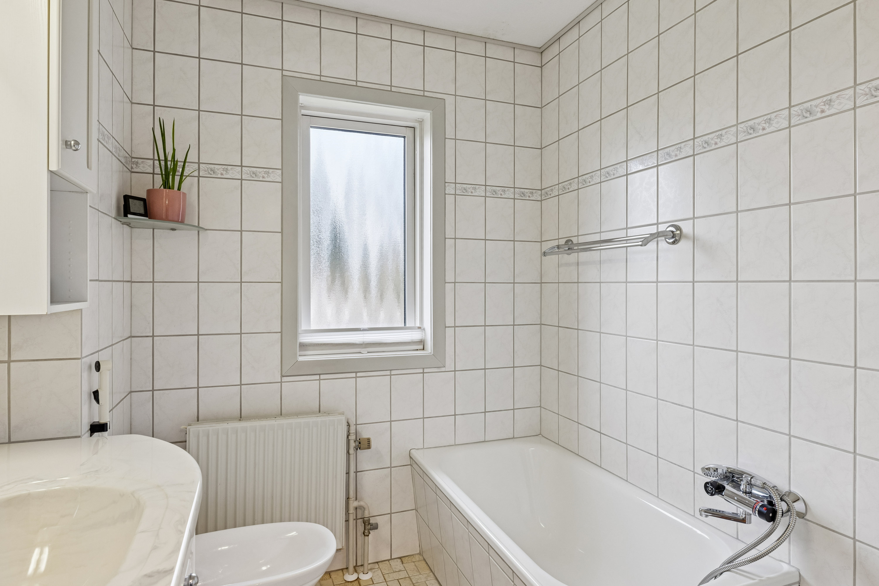 Fremhævet badeværelse billede i fuldskærmstilstand. Billede af Tørsbølgade 62, Tørsbøl, 6300 Gråsten