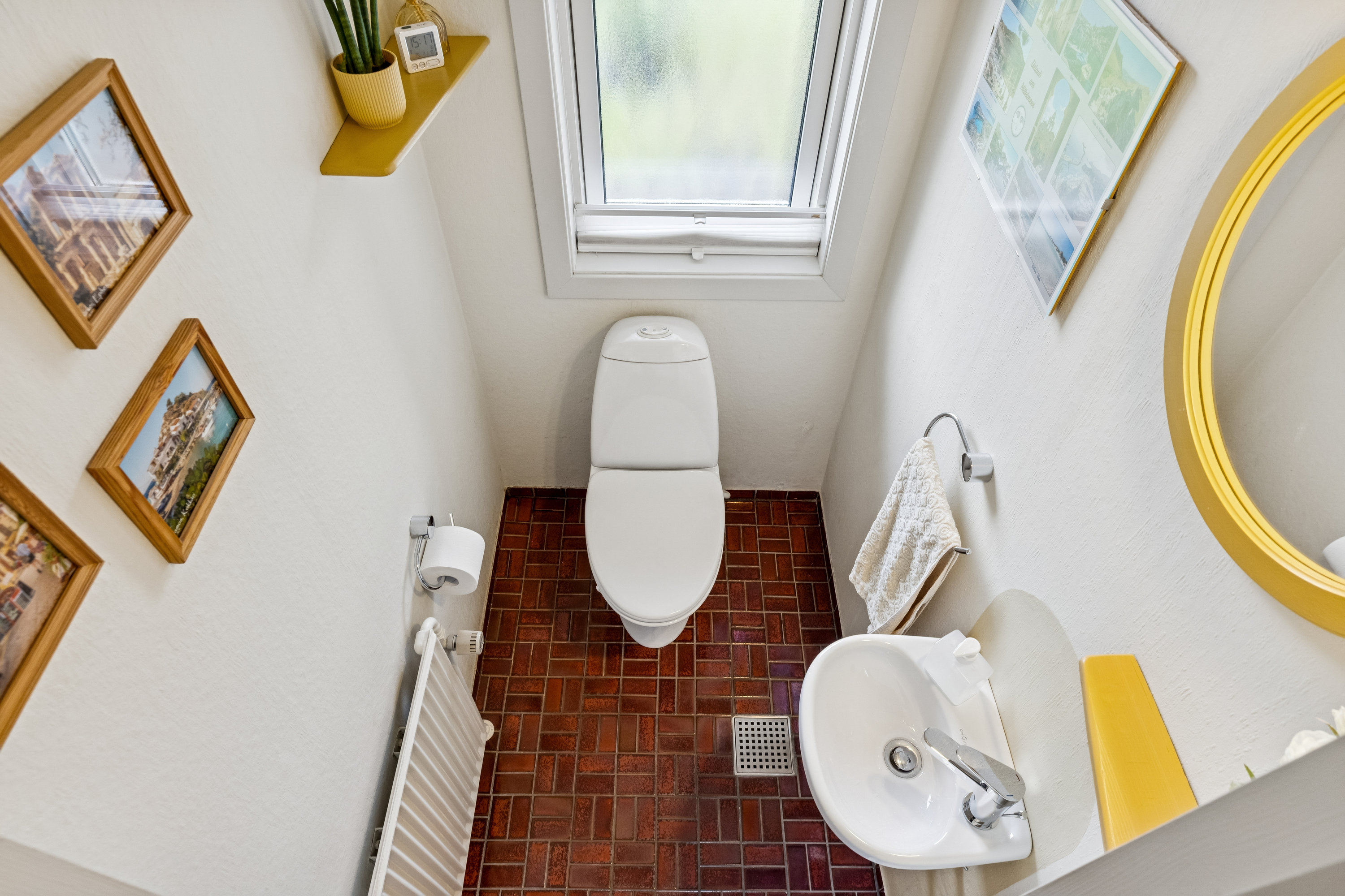 Fremhævet toilet billede i fuldskærmstilstand. Billede af Tørsbølgade 62, Tørsbøl, 6300 Gråsten