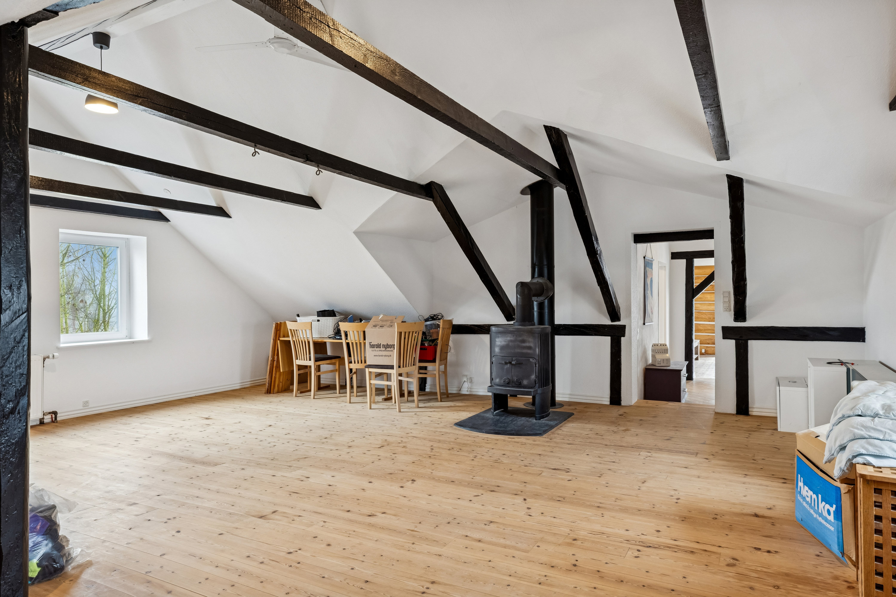 Fremhævet stue billede i fuldskærmstilstand. Billede af Snurom 3, 6300 Gråsten