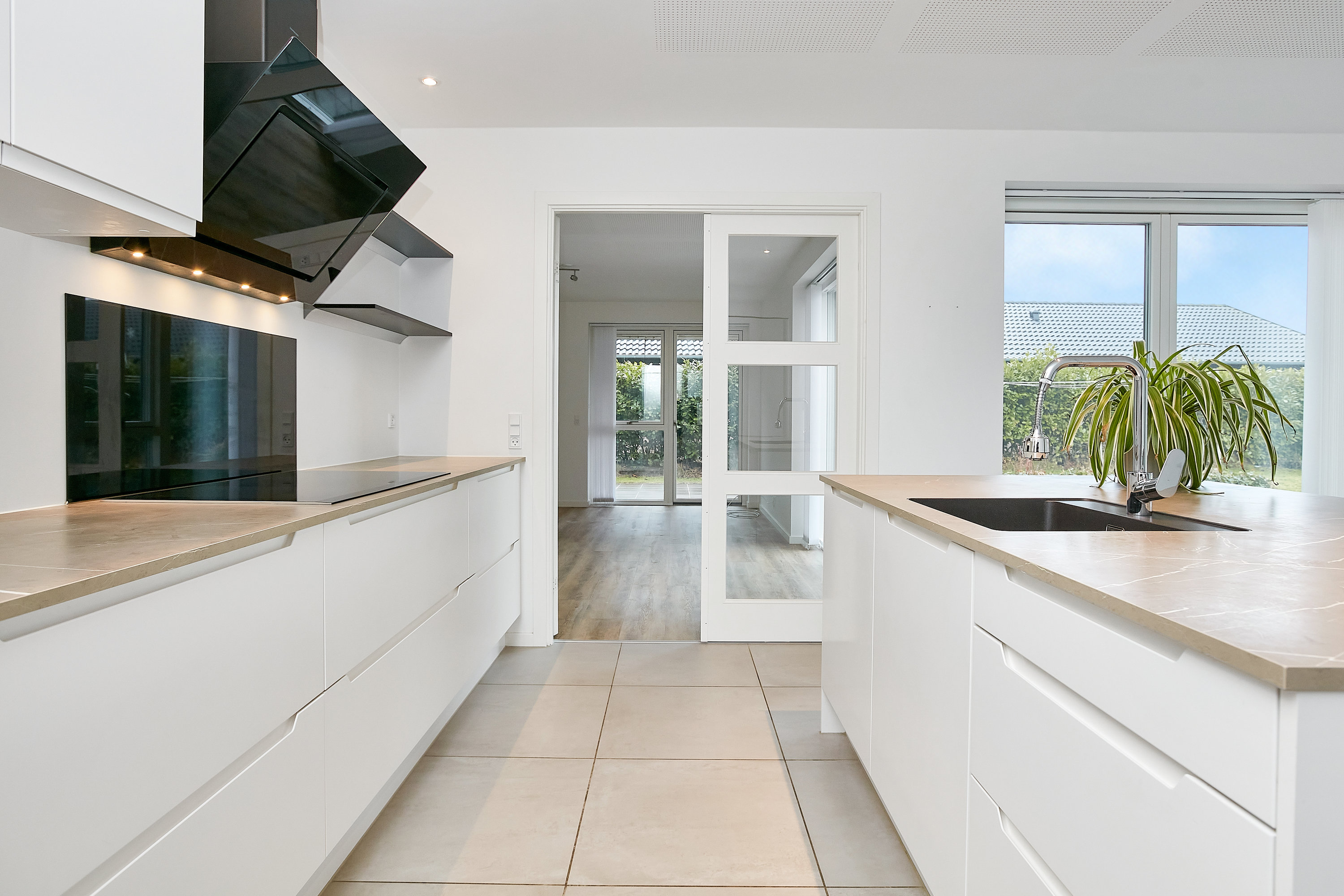 Fremhævet køkken/alrum billede i fuldskærmstilstand. Billede af Druehylden 21, Østerhåb, 8700 Horsens