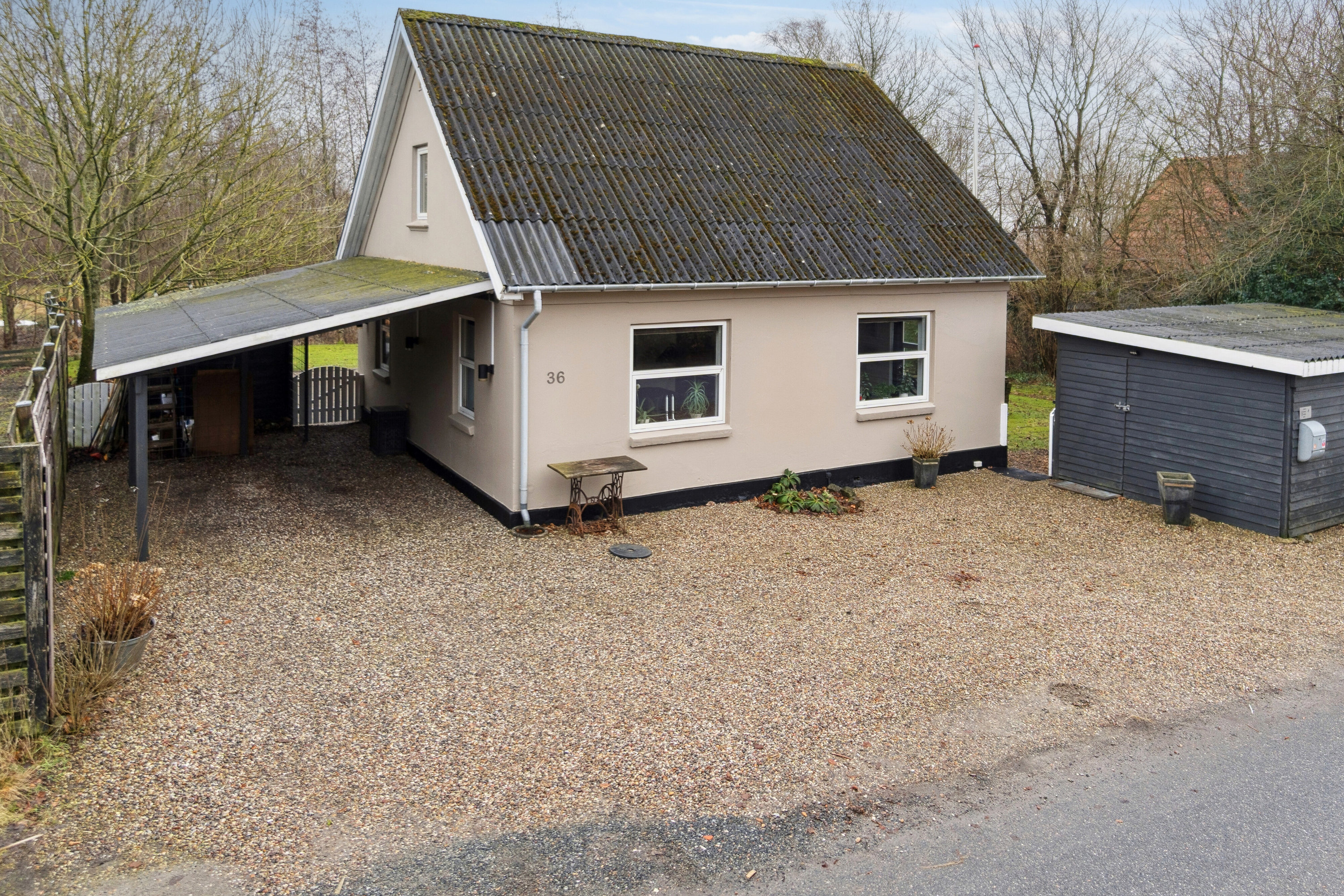 Villa: Set fra vejen på Egelandvej 36, Starup, 6040 Egtved