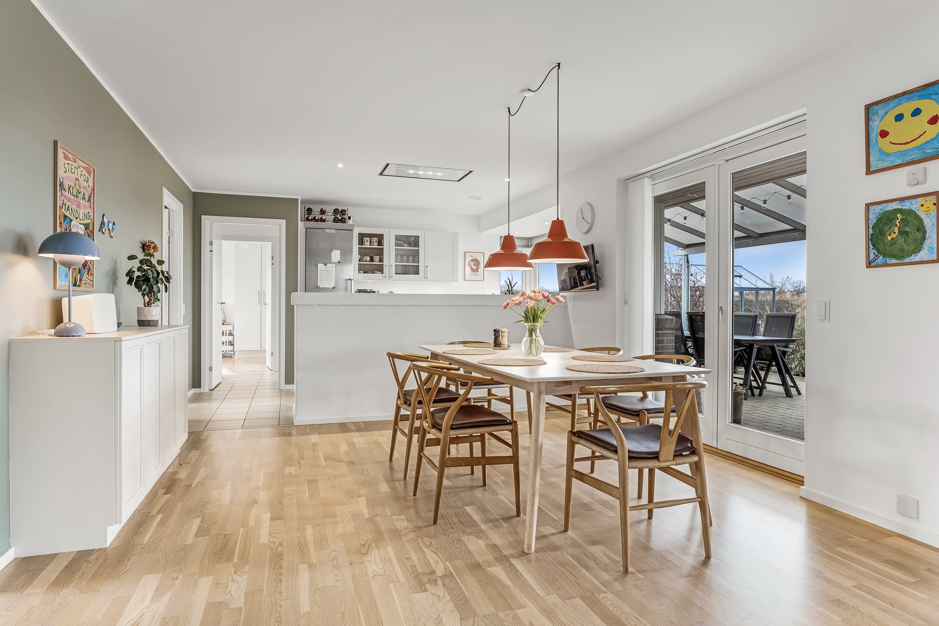 Fremhævet stue billede i fuldskærmstilstand. Billede af Skovstjernevænget 18, Nordbyen, 4800 Nykøbing F