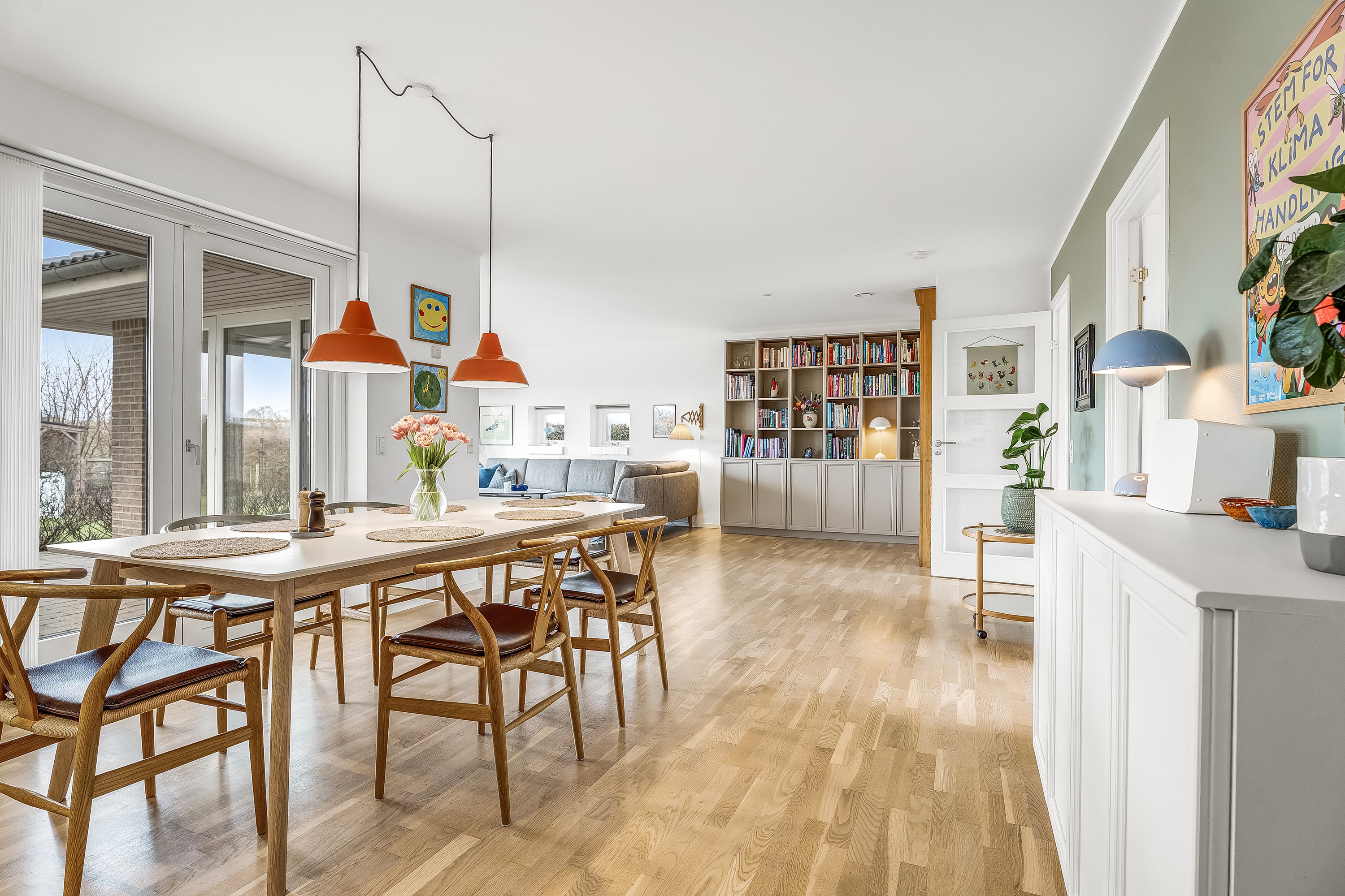 Fremhævet stue billede i fuldskærmstilstand. Billede af Skovstjernevænget 18, Nordbyen, 4800 Nykøbing F