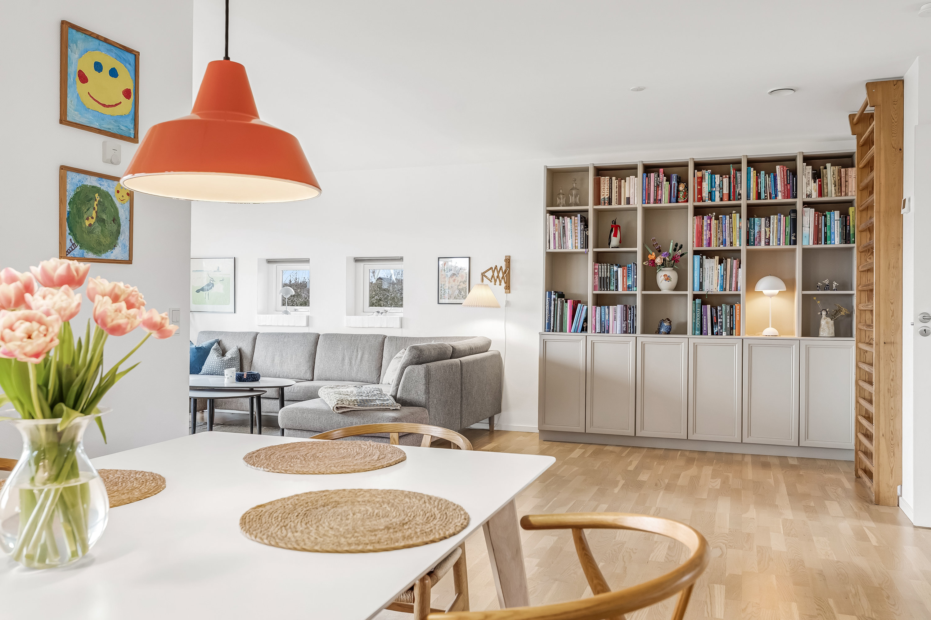 Fremhævet køkken alrum billede i fuldskærmstilstand. Billede af Skovstjernevænget 18, Nordbyen, 4800 Nykøbing F