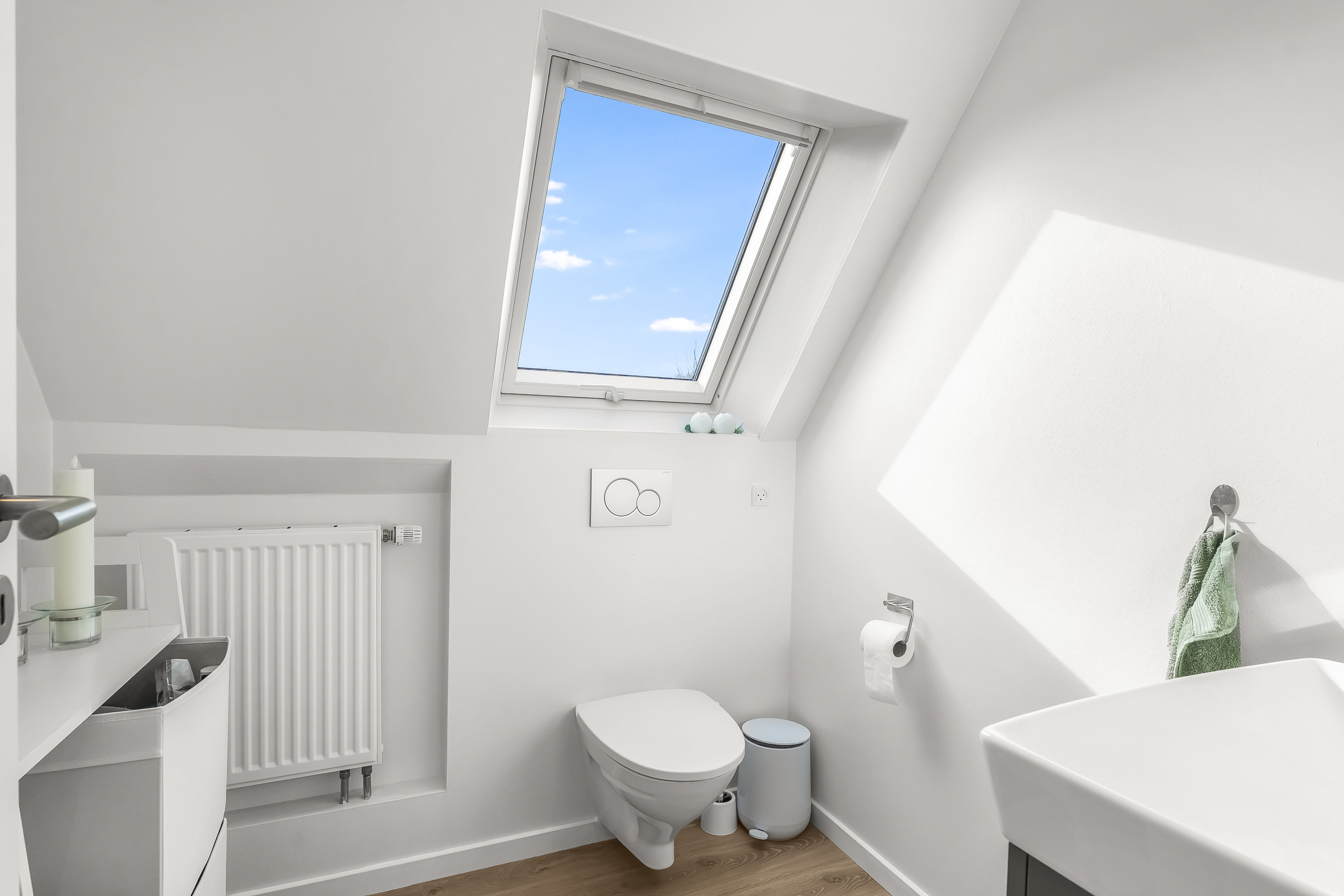 Fremhævet toilet billede i fuldskærmstilstand. Billede af Vandværksvej 9, Bangsebro, 4800 Nykøbing F