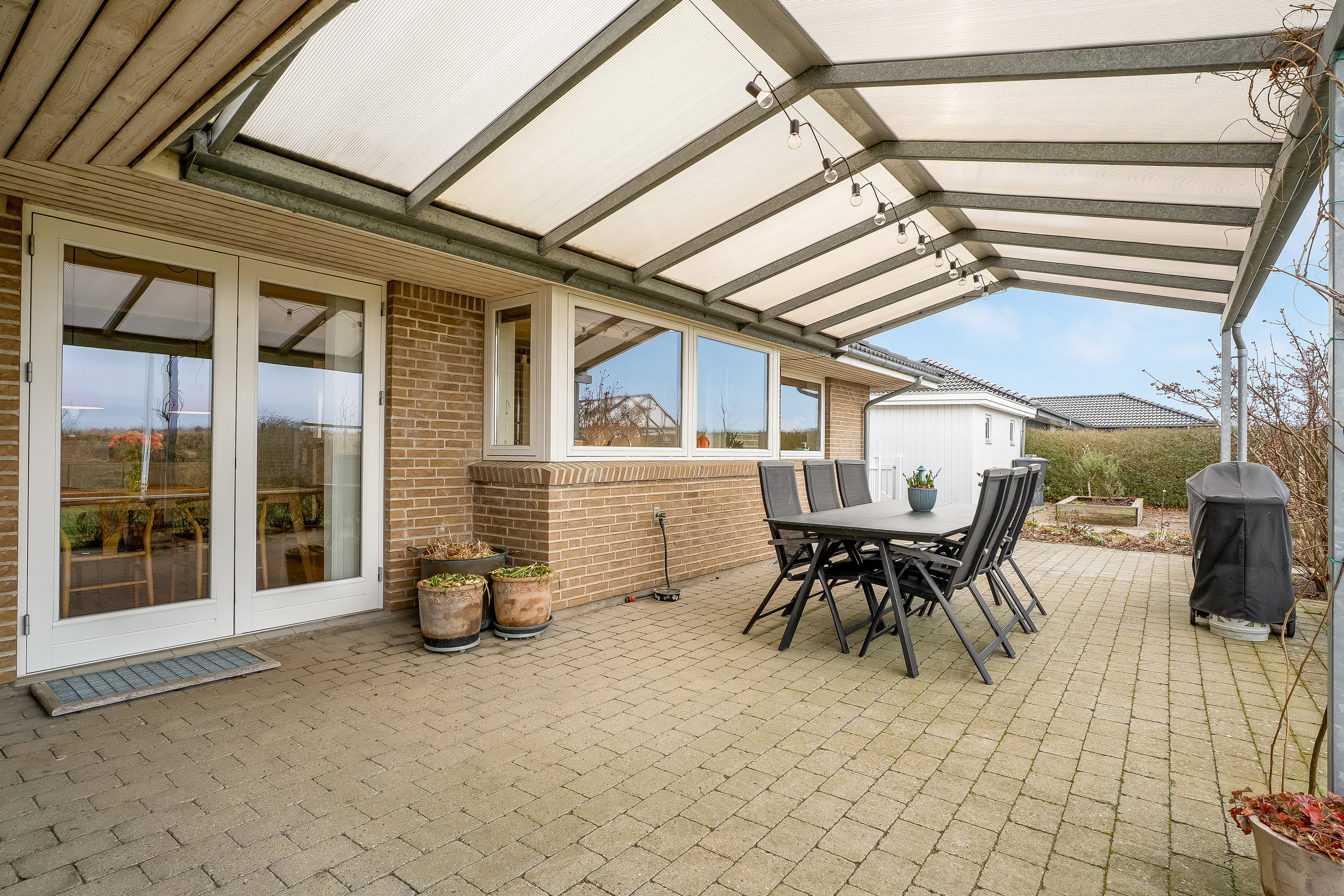 Fremhævet overdækket terrasse billede i fuldskærmstilstand. Billede af Skovstjernevænget 18, Nordbyen, 4800 Nykøbing F