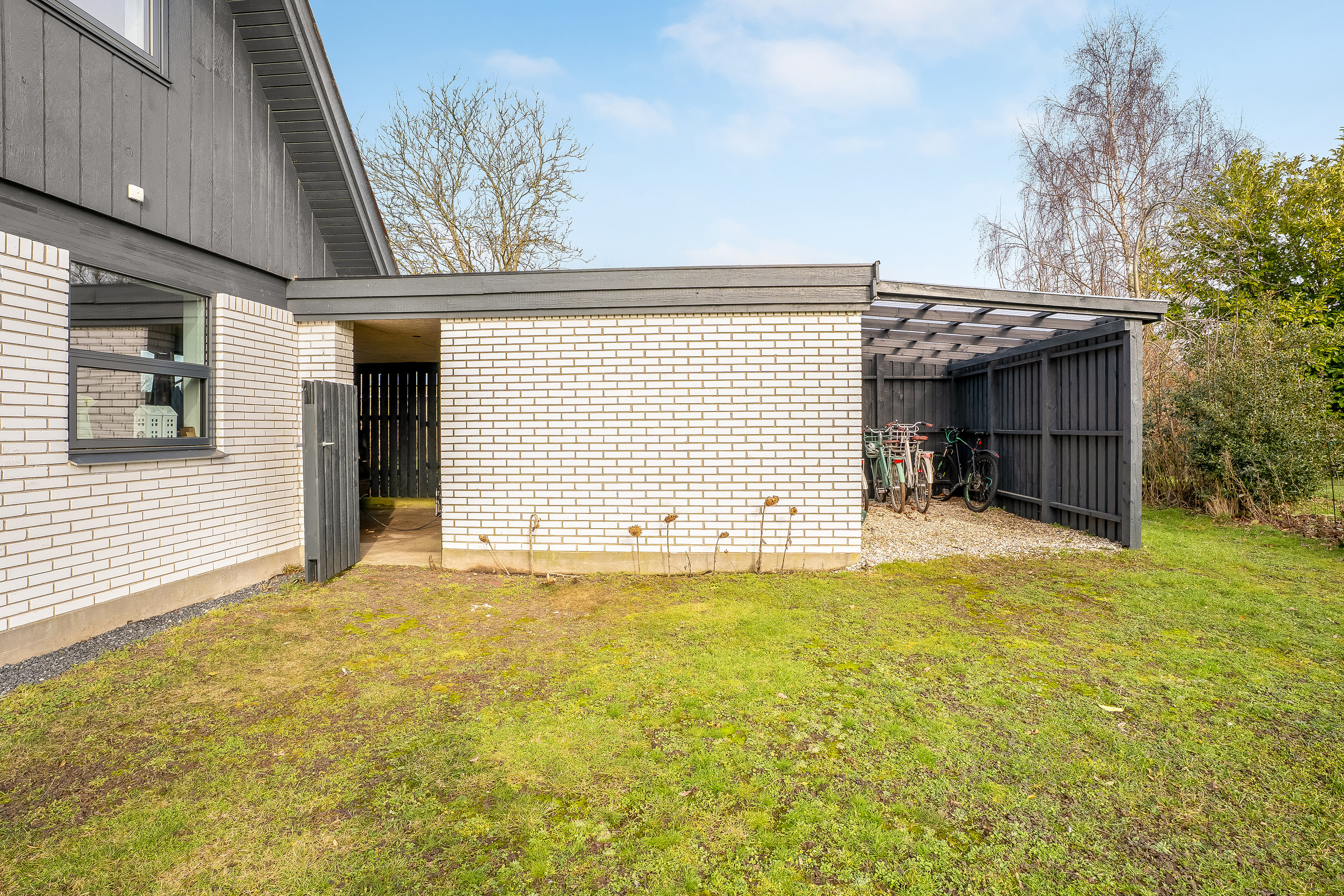 Fremhævet facade billede i fuldskærmstilstand. Billede af Vandværksvej 9, Bangsebro, 4800 Nykøbing F