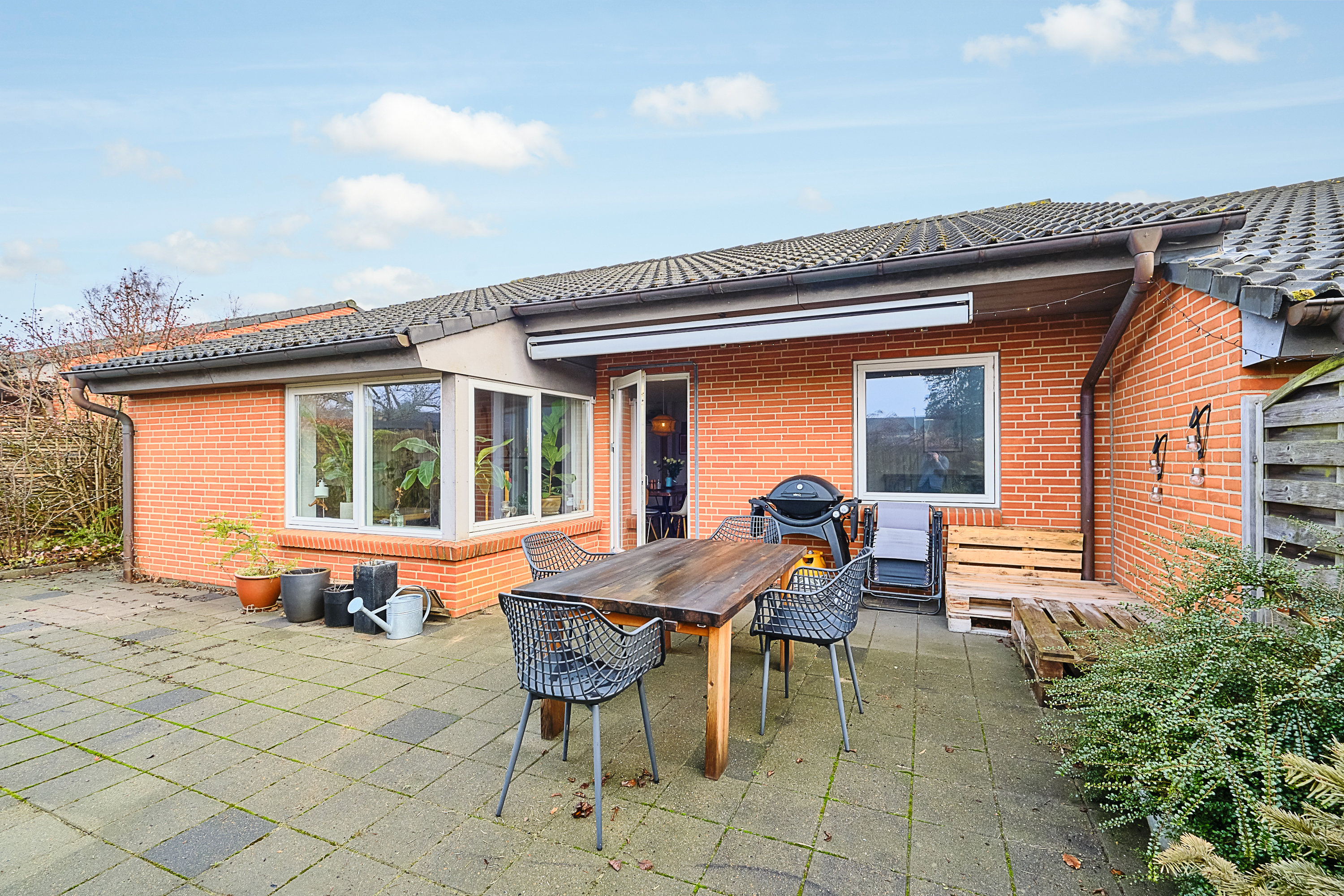 Fremhævet bag facade billede i fuldskærmstilstand. Billede af Hjortshøj Stationsvej 28A, 8530 Hjortshøj