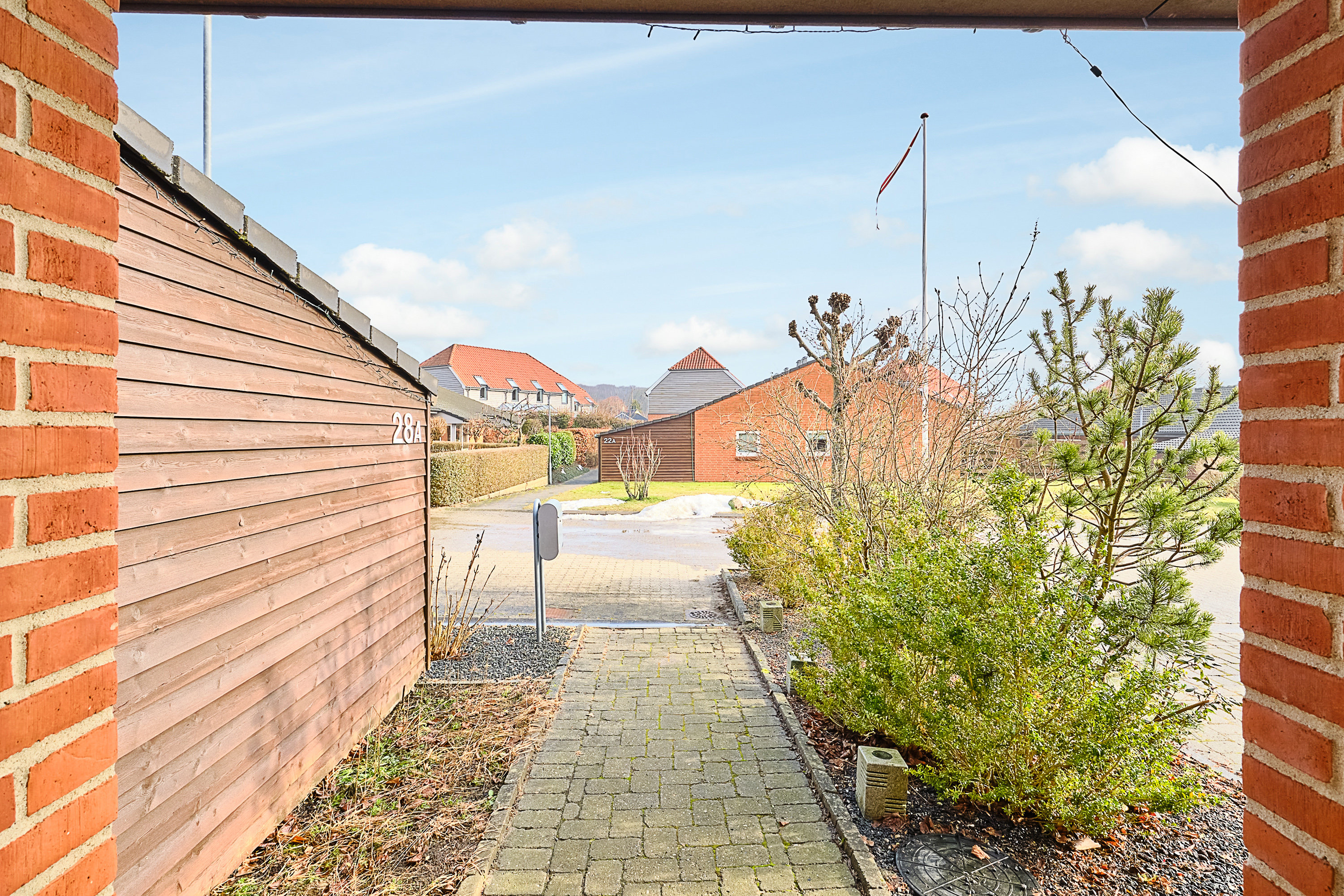 Fremhævet forhave billede i fuldskærmstilstand. Billede af Hjortshøj Stationsvej 28A, 8530 Hjortshøj