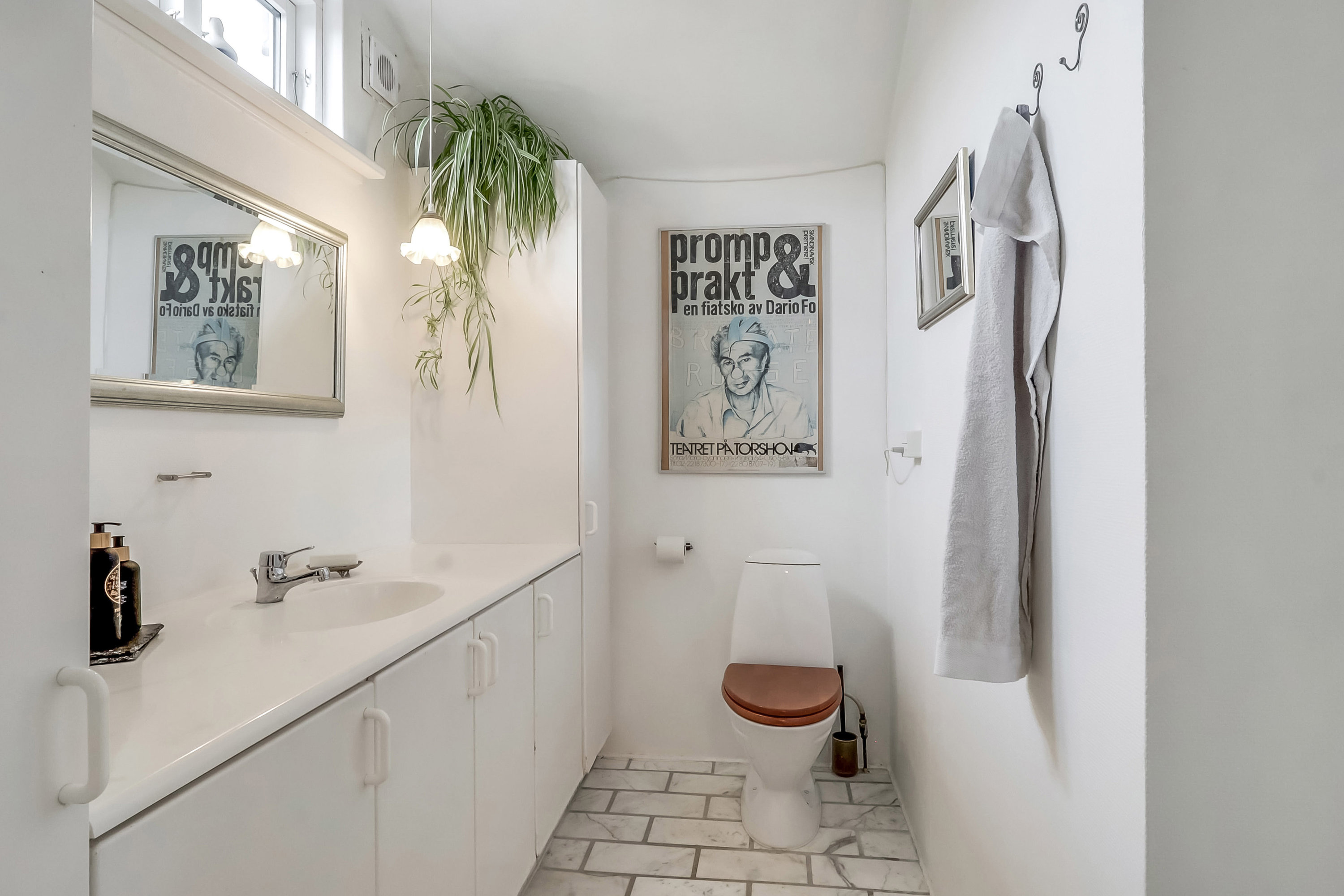 Fremhævet toilet billede i fuldskærmstilstand. Billede af Strandhuse 30, 5700 Svendborg