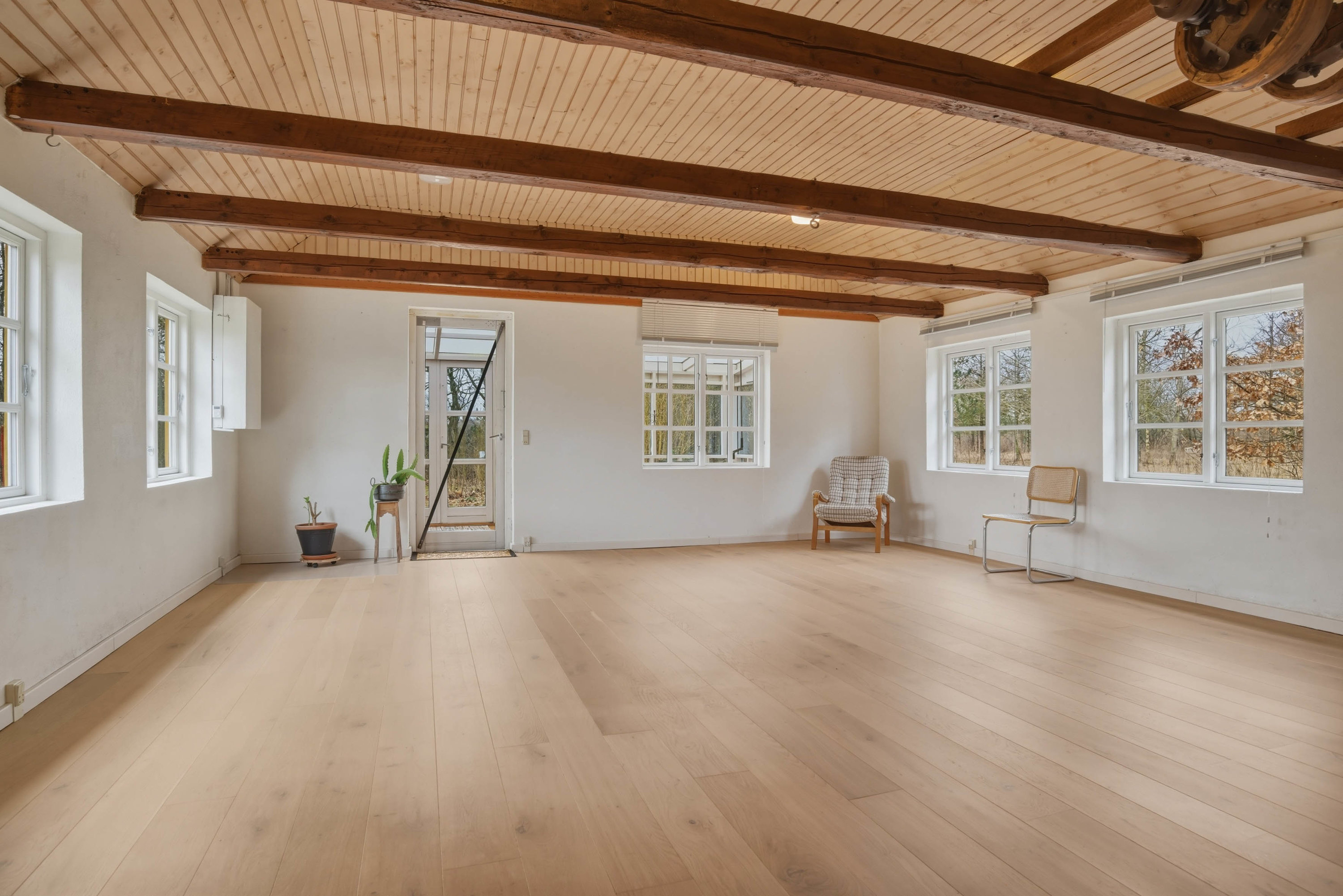 Fremhævet stue billede i fuldskærmstilstand. Billede af Sognegårdsvej 1, Husby, 6990 Ulfborg