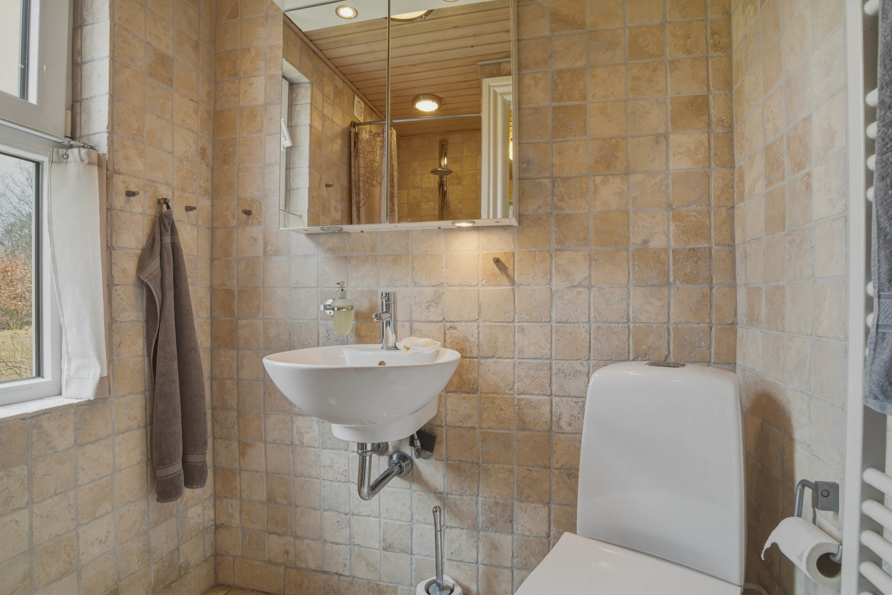 Fremhævet badeværelse billede i fuldskærmstilstand. Billede af Sognegårdsvej 1, Husby, 6990 Ulfborg