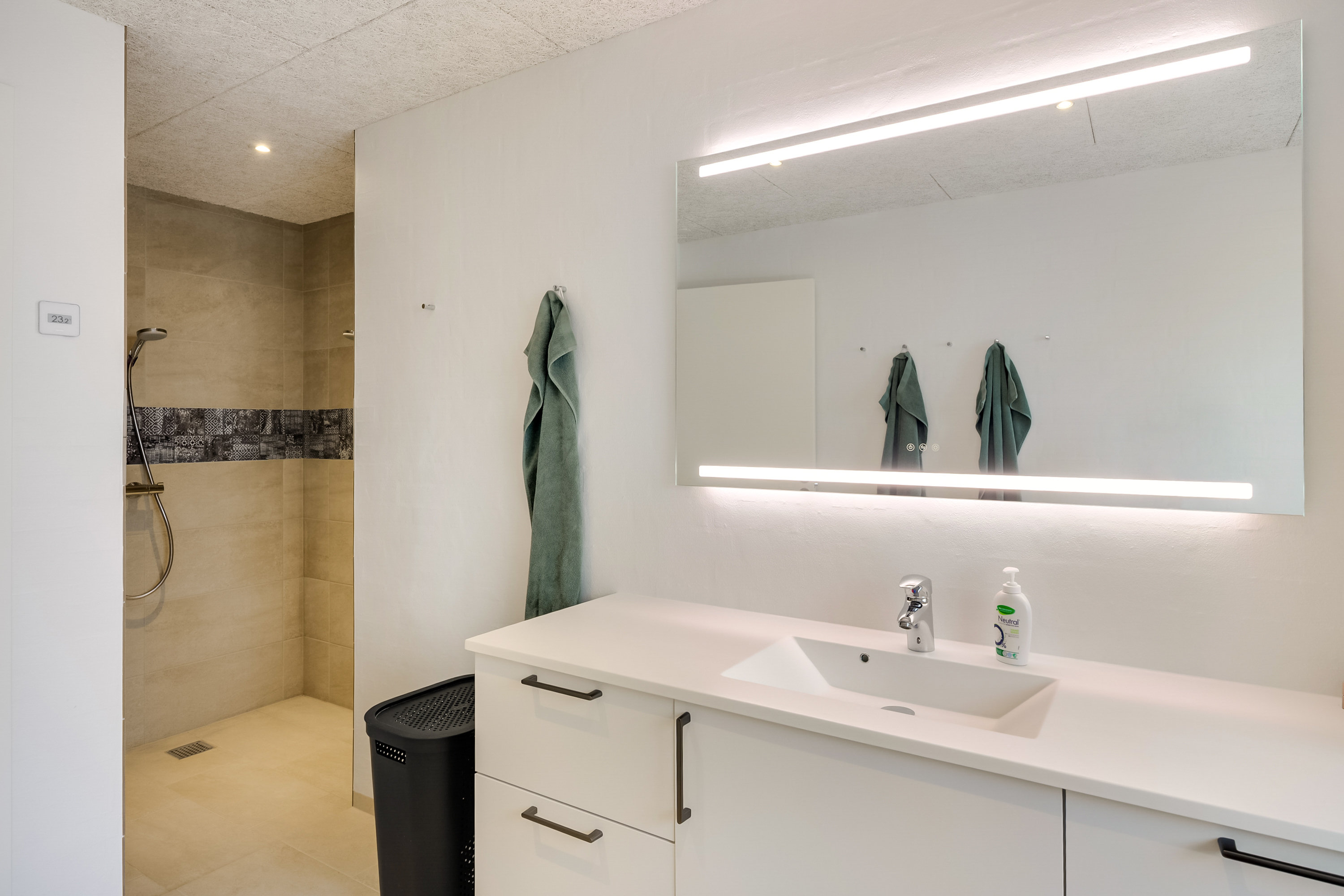 Fremhævet badeværelse billede i fuldskærmstilstand. Billede af Fjordmarken 17, Skrillinge, 5500 Middelfart