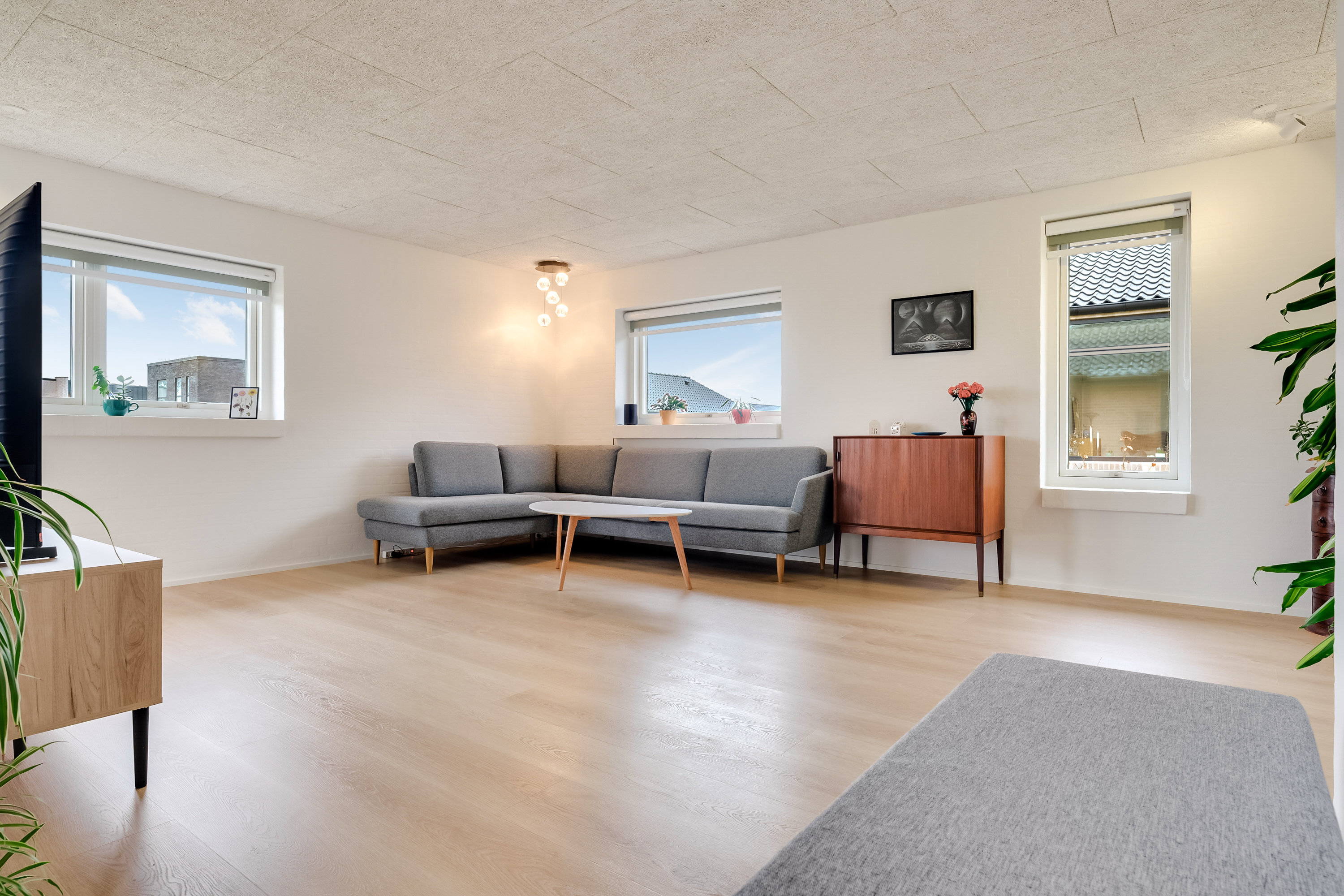 Fremhævet stue billede i fuldskærmstilstand. Billede af Fjordmarken 17, Skrillinge, 5500 Middelfart