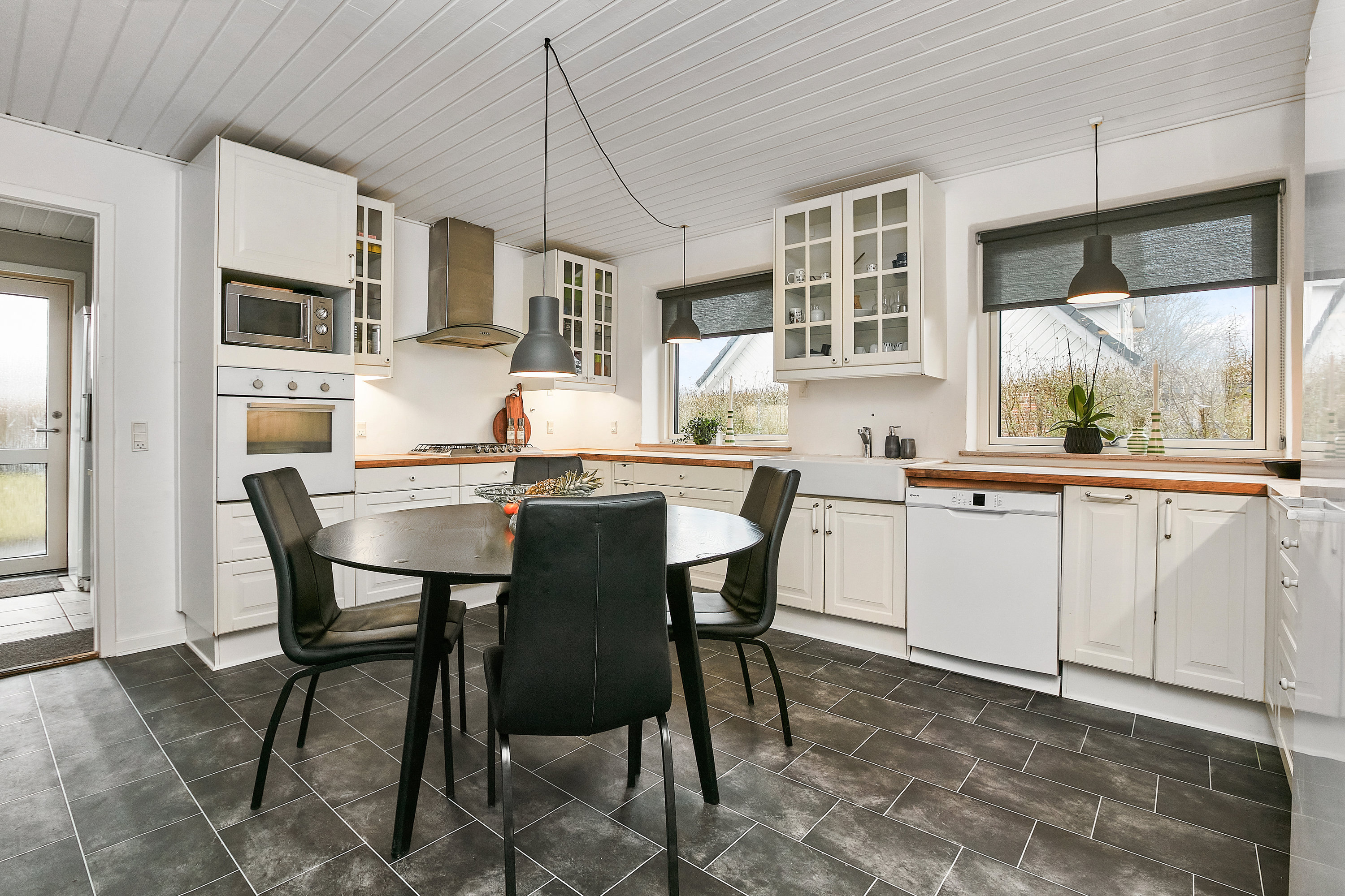 Fremhævet køkken billede i fuldskærmstilstand. Billede af Egernvej 1, 8700 Horsens