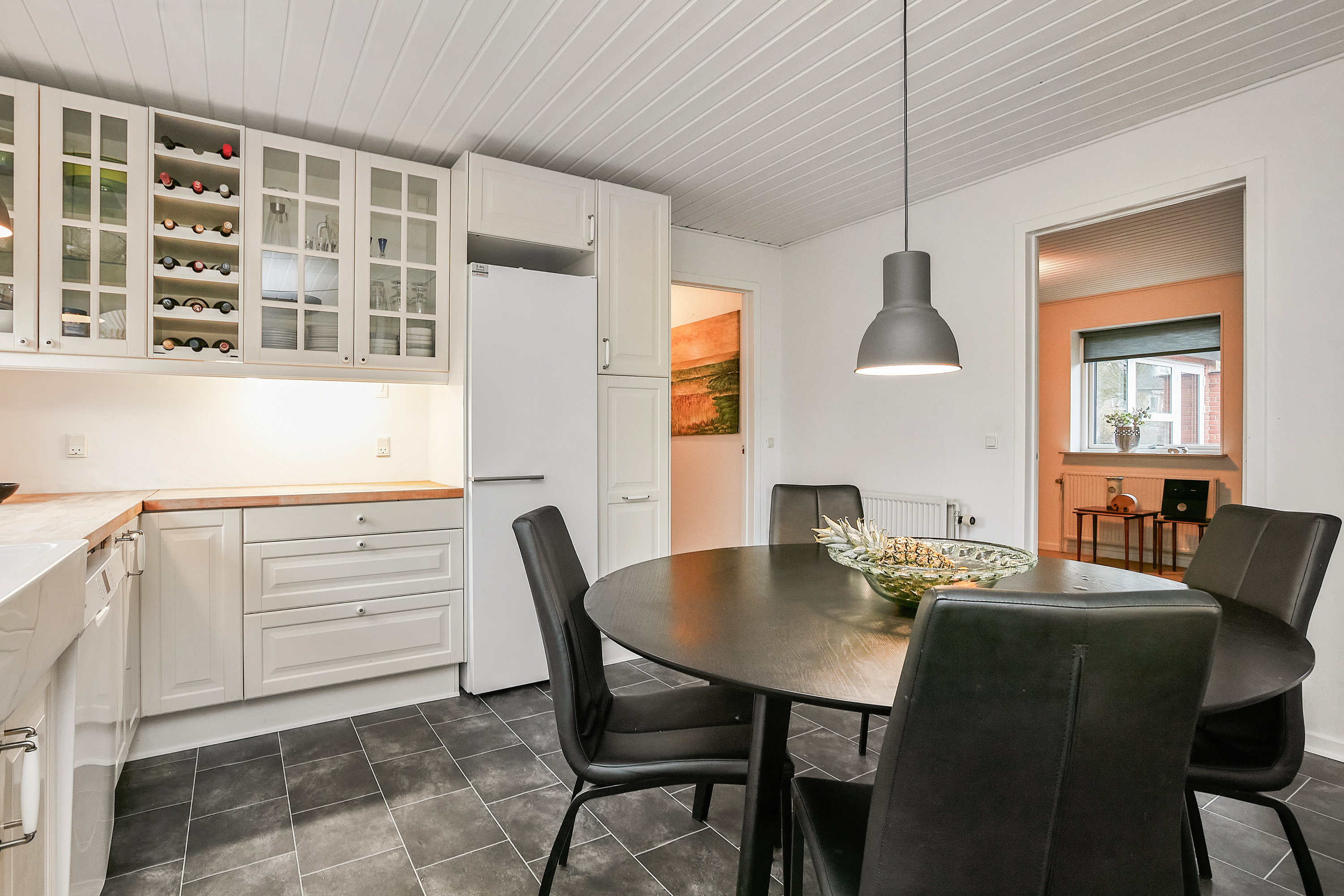 Fremhævet køkken billede i fuldskærmstilstand. Billede af Egernvej 1, 8700 Horsens