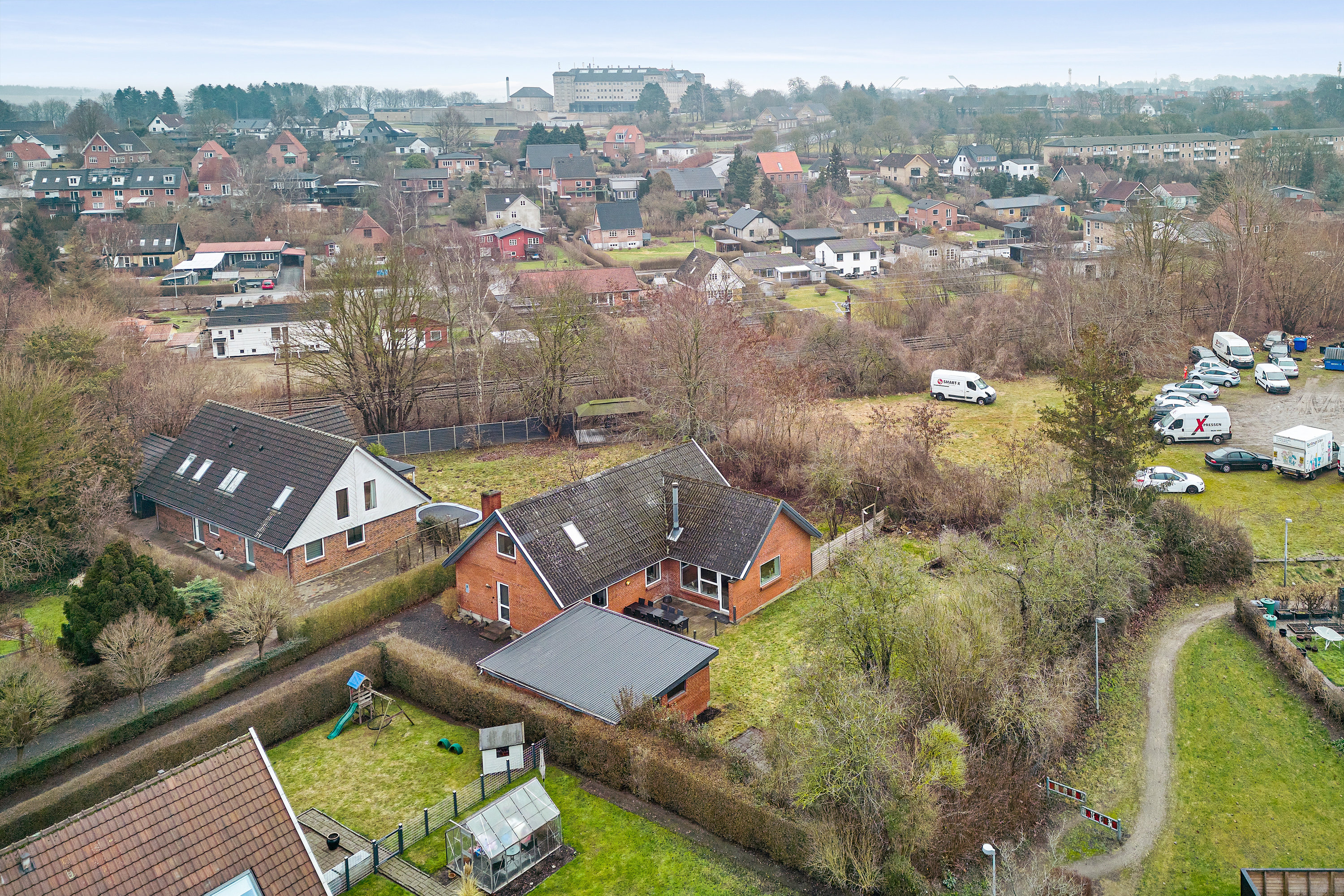 Fremhævet drone billede i fuldskærmstilstand. Billede af Egernvej 1, 8700 Horsens