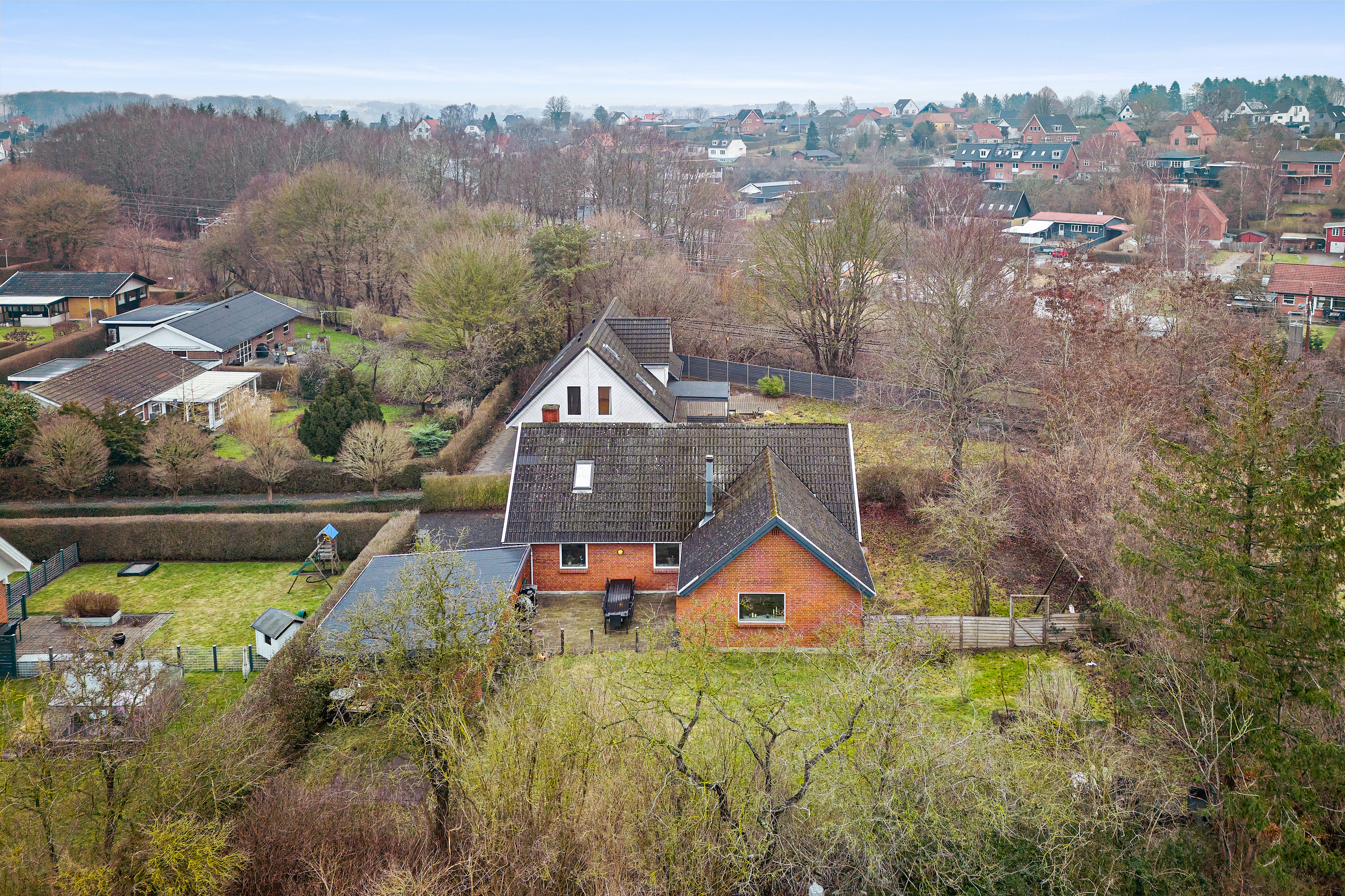 Fremhævet drone billede i fuldskærmstilstand. Billede af Egernvej 1, 8700 Horsens