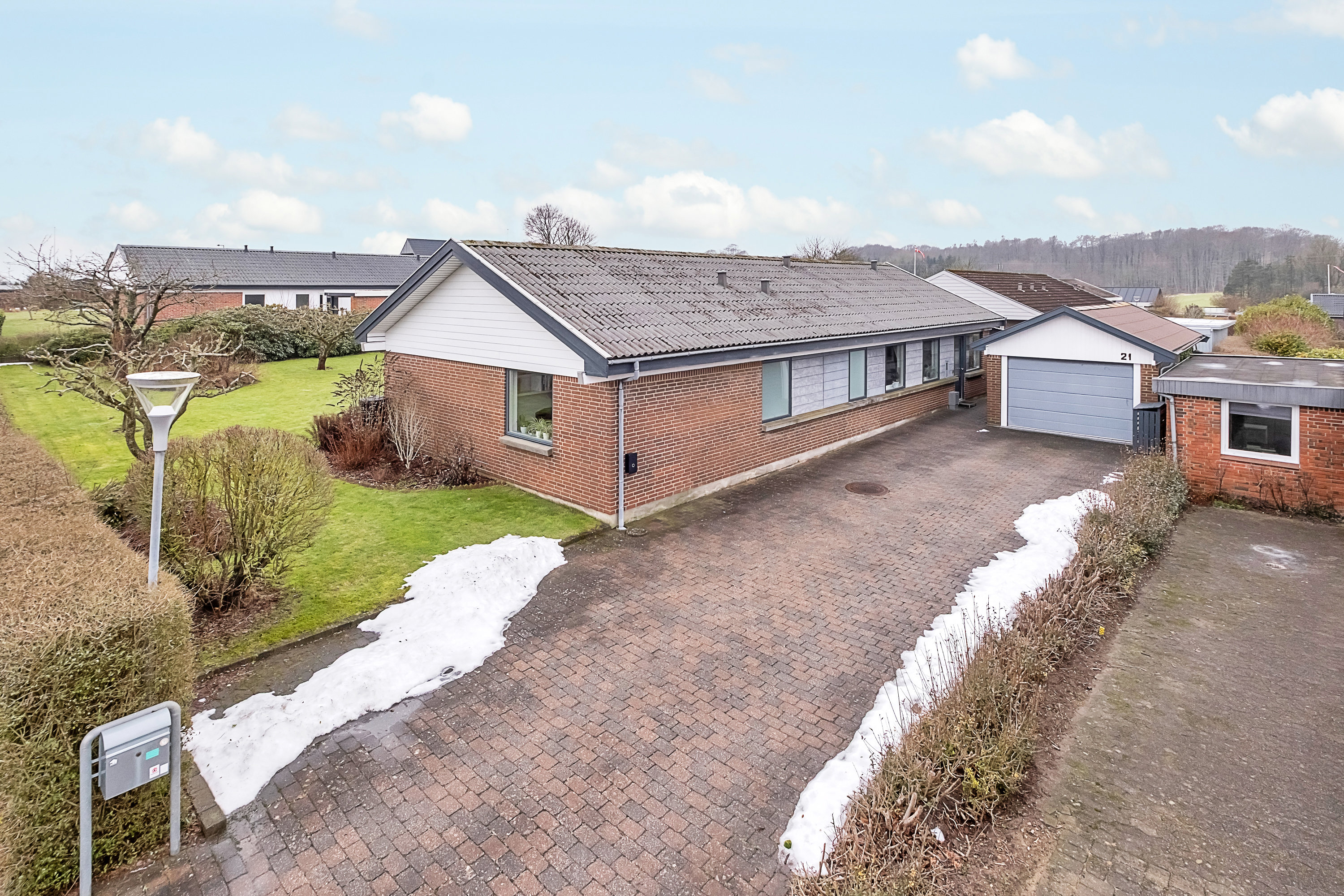 Fremhævet facade billede i fuldskærmstilstand. Billede af Ørnehøjen 21, 8520 Lystrup