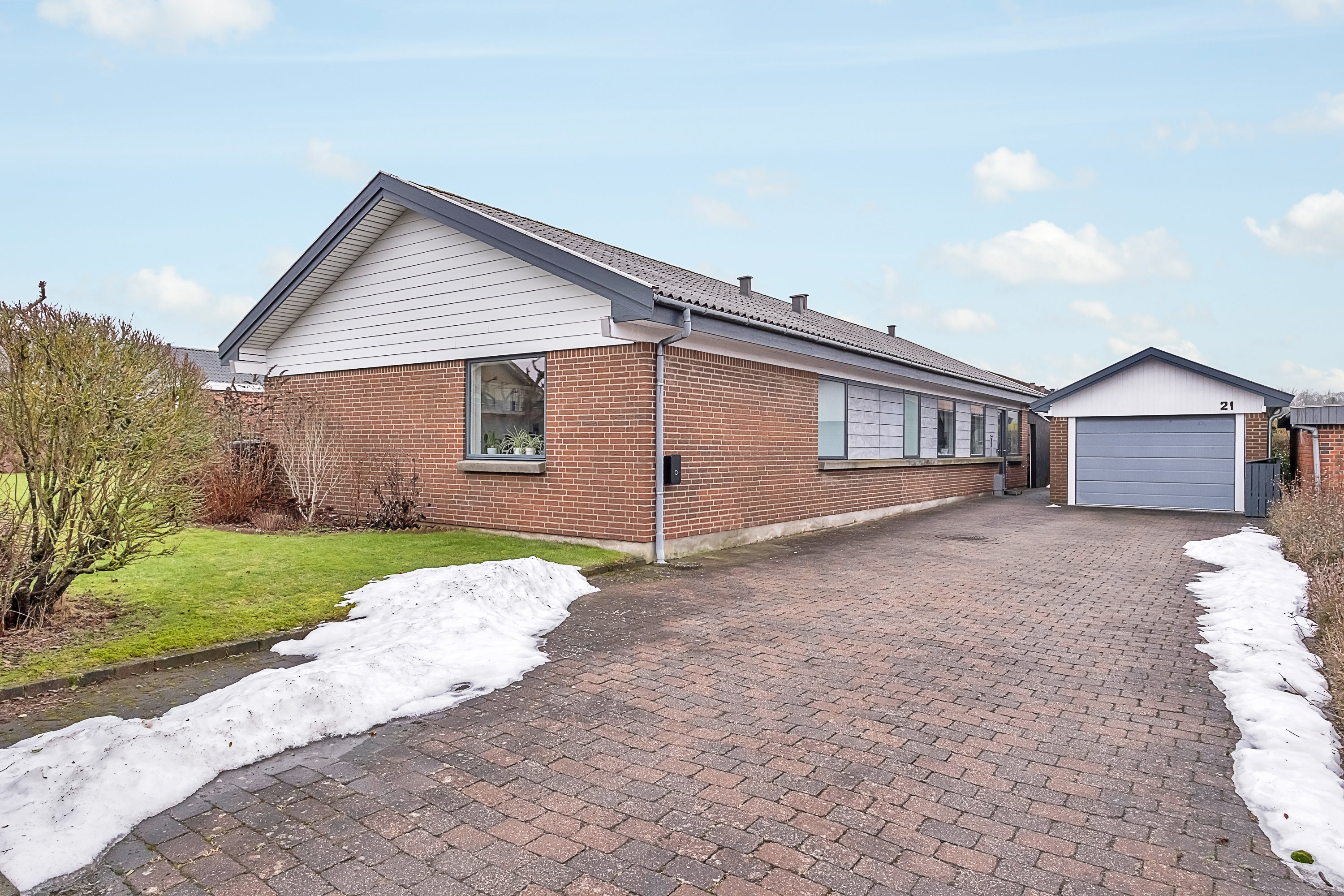 Fremhævet facade billede i fuldskærmstilstand. Billede af Ørnehøjen 21, 8520 Lystrup