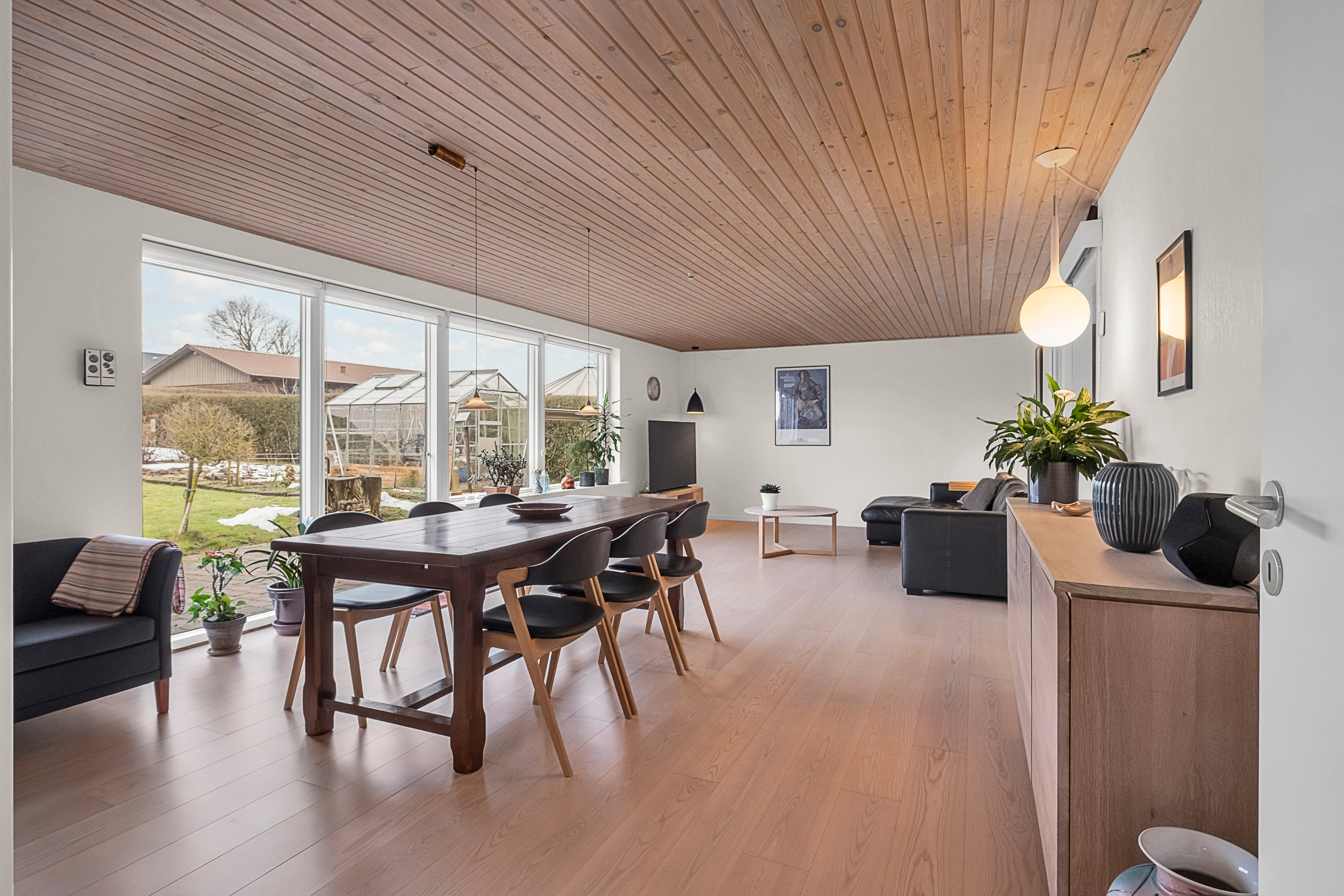 Fremhævet stue billede i fuldskærmstilstand. Billede af Ørnehøjen 21, 8520 Lystrup