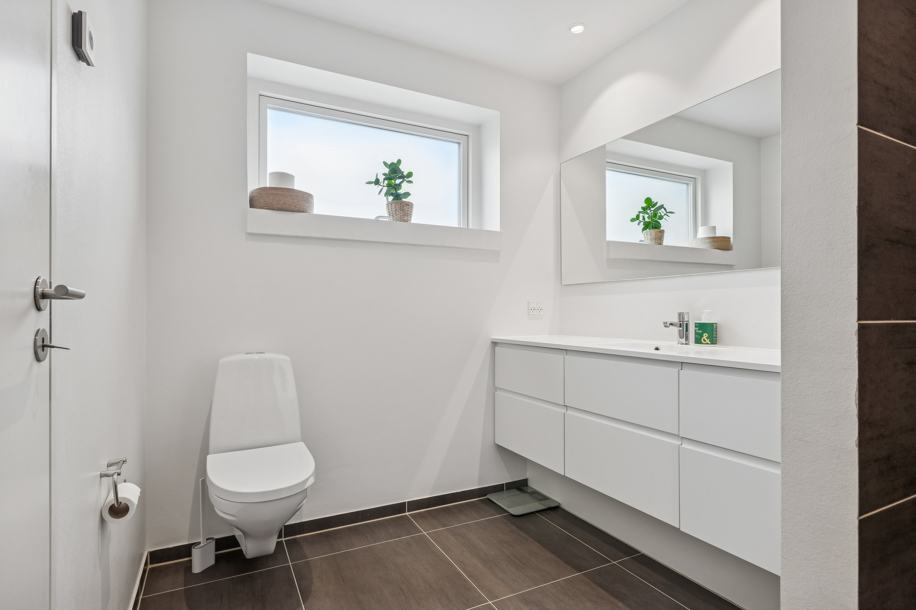 Fremhævet badeværelse billede i fuldskærmstilstand. Billede af Starup Alle 22, 2770 Kastrup