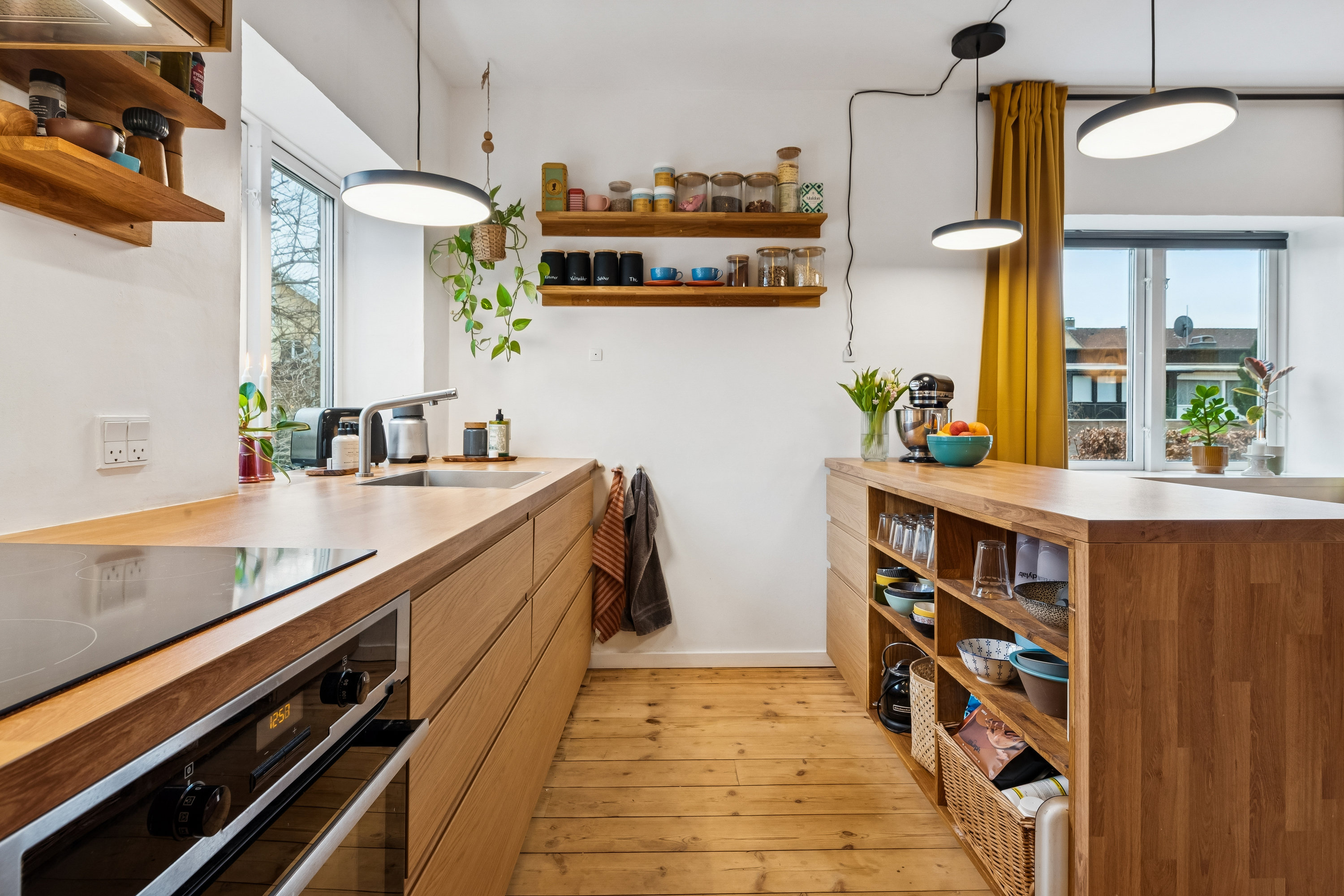 Fremhævet køkken billede i fuldskærmstilstand. Billede af Bagsværdvej 95, 2800 Kongens Lyngby