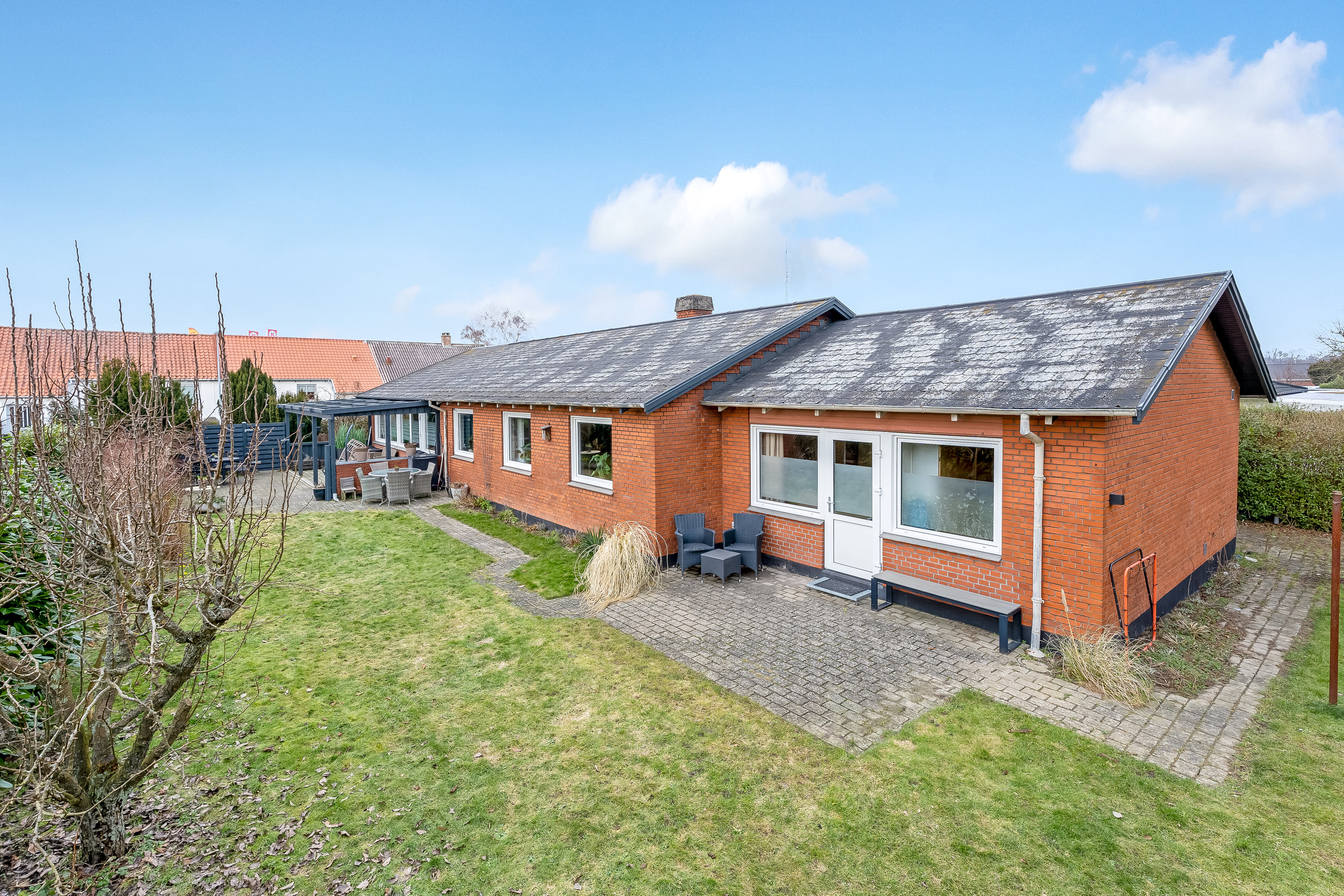 Fremhævet mastefoto billede i fuldskærmstilstand. Billede af Nørrevænget 12, 4800 Nykøbing F