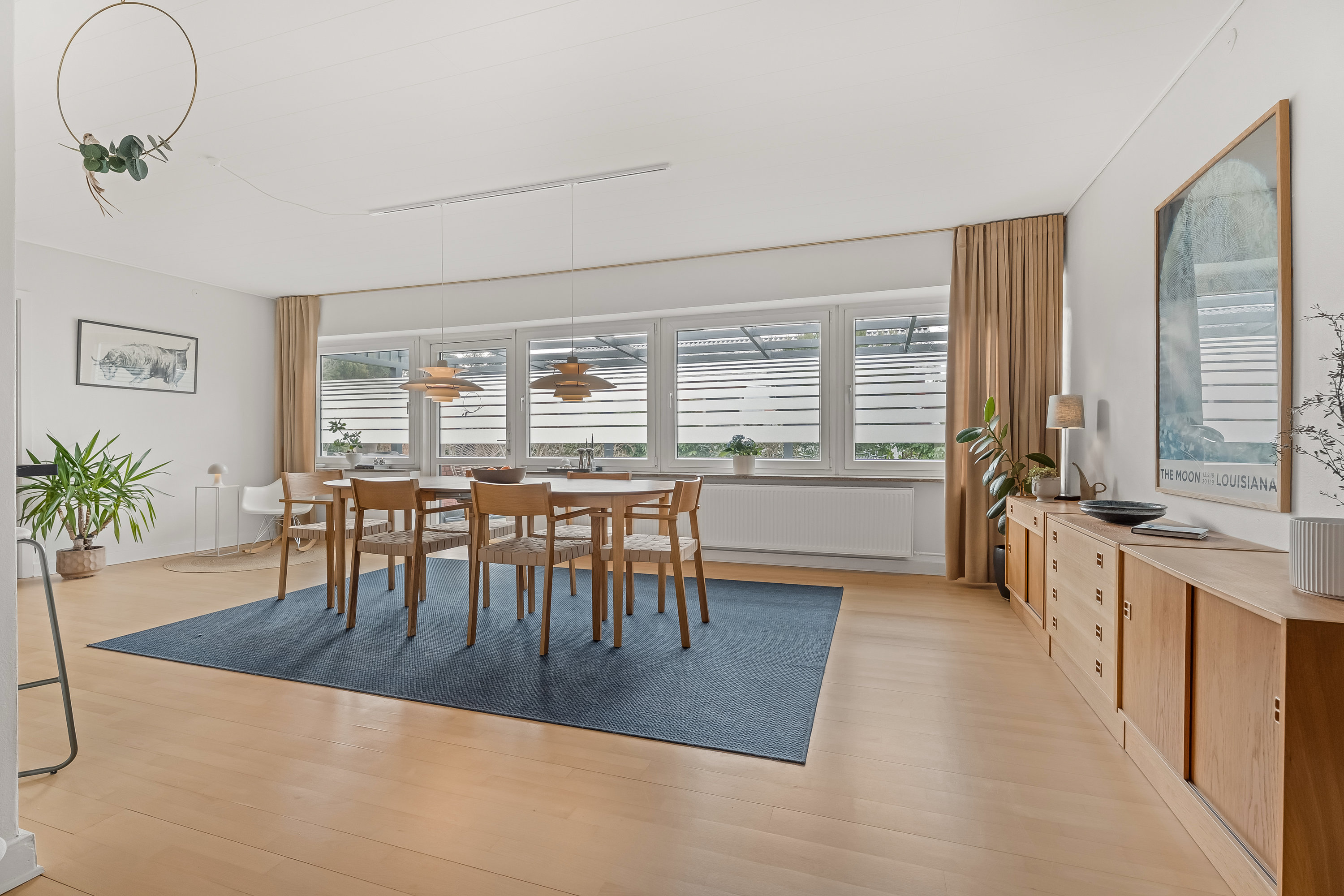 Fremhævet stue billede i fuldskærmstilstand. Billede af Nørrevænget 12, 4800 Nykøbing F