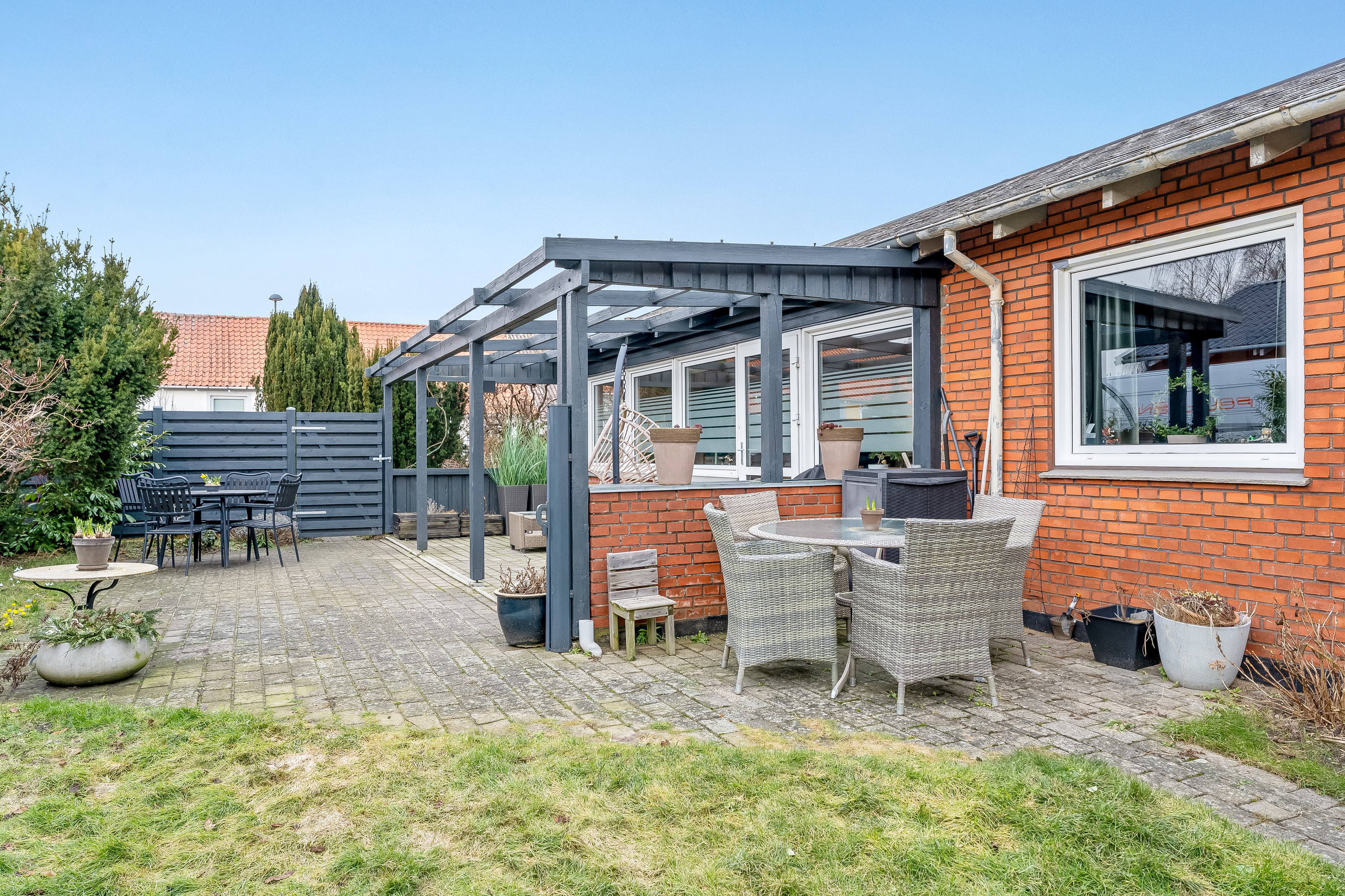 Fremhævet terrasse billede i fuldskærmstilstand. Billede af Nørrevænget 12, 4800 Nykøbing F