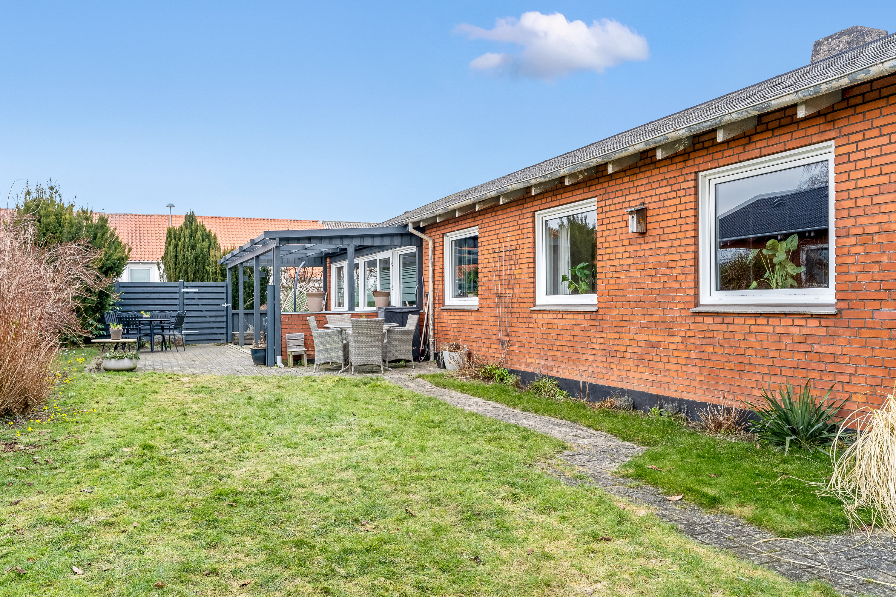 Fremhævet have billede i fuldskærmstilstand. Billede af Nørrevænget 12, 4800 Nykøbing F