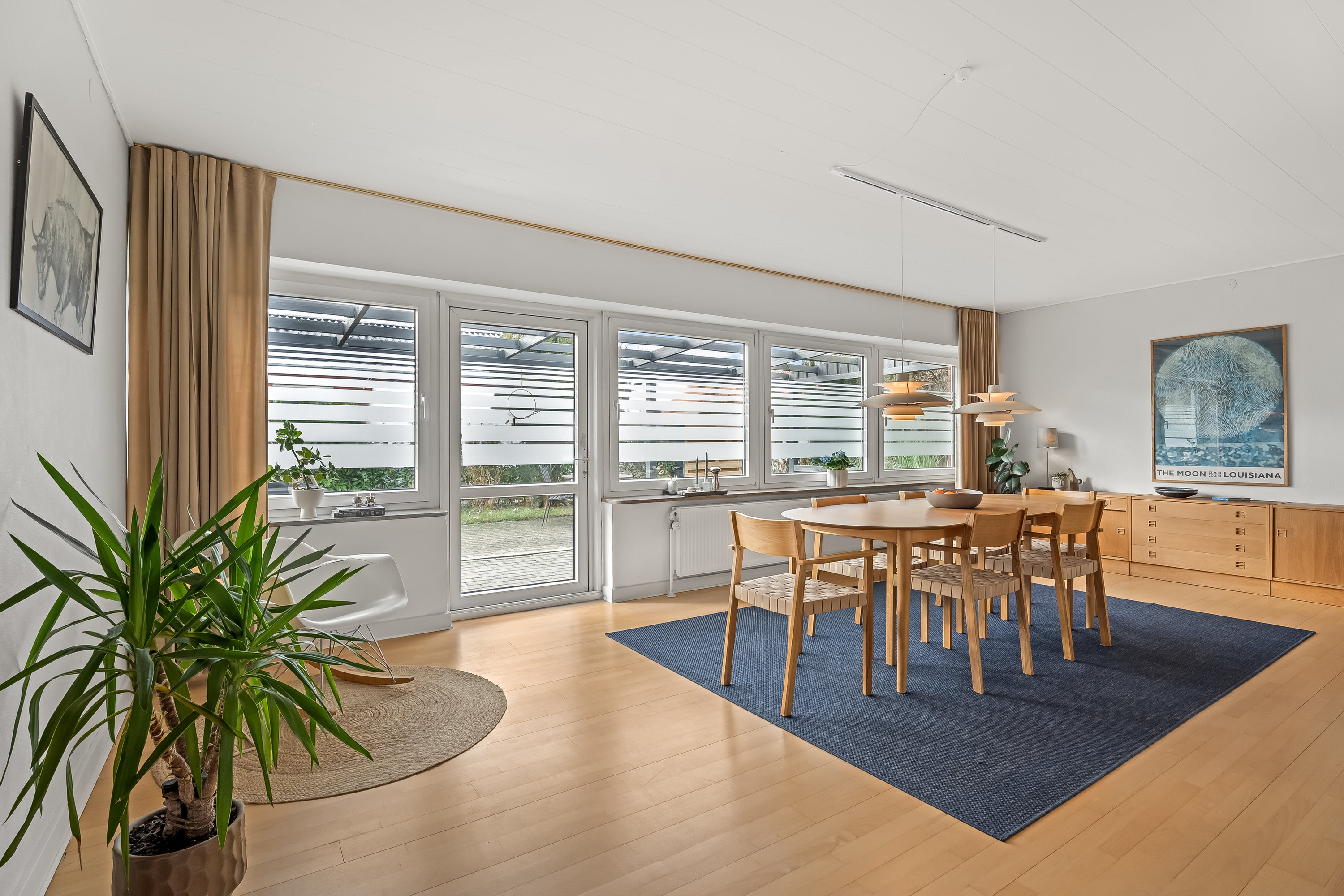 Fremhævet stue billede i fuldskærmstilstand. Billede af Nørrevænget 12, 4800 Nykøbing F