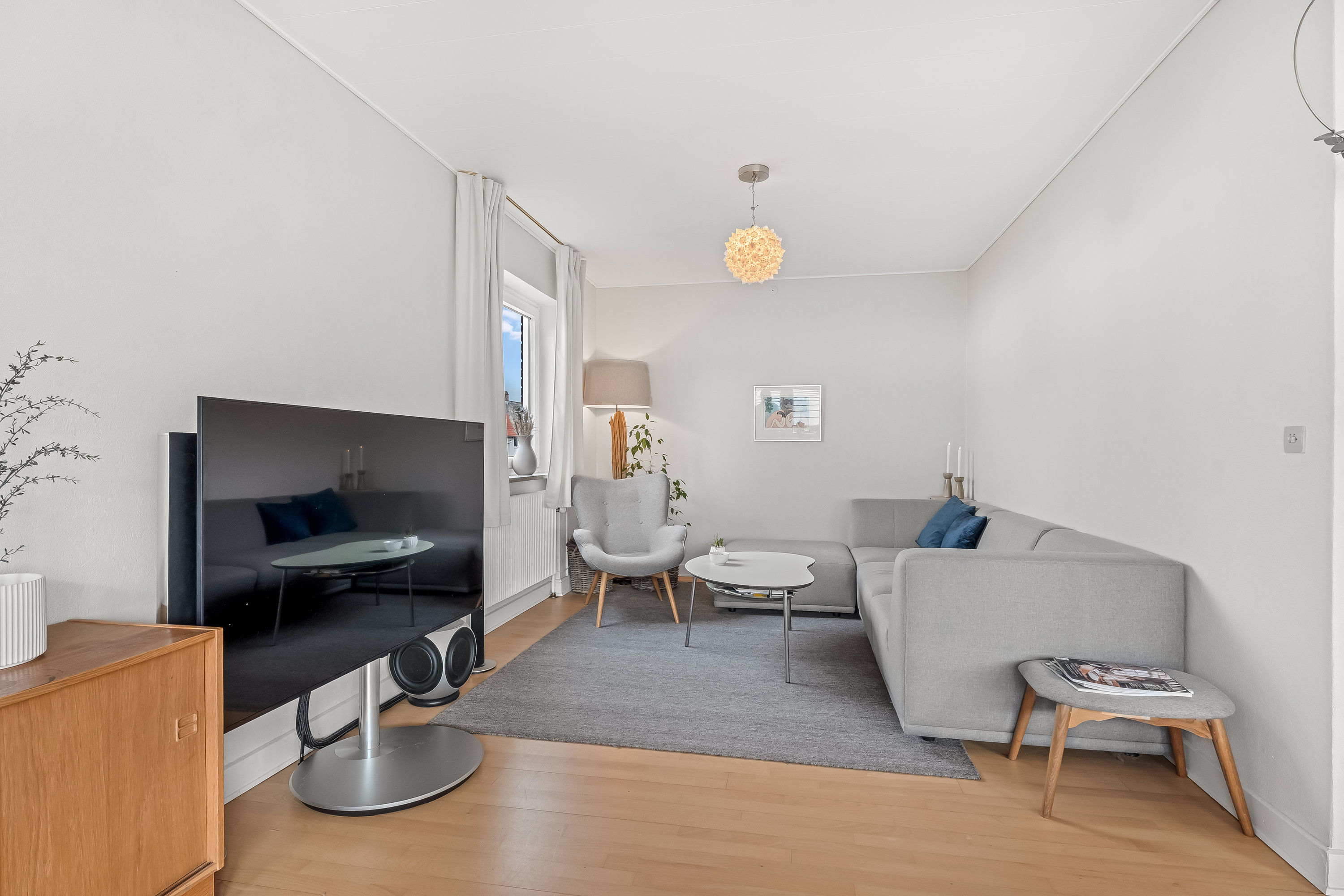 Fremhævet stue billede i fuldskærmstilstand. Billede af Nørrevænget 12, 4800 Nykøbing F