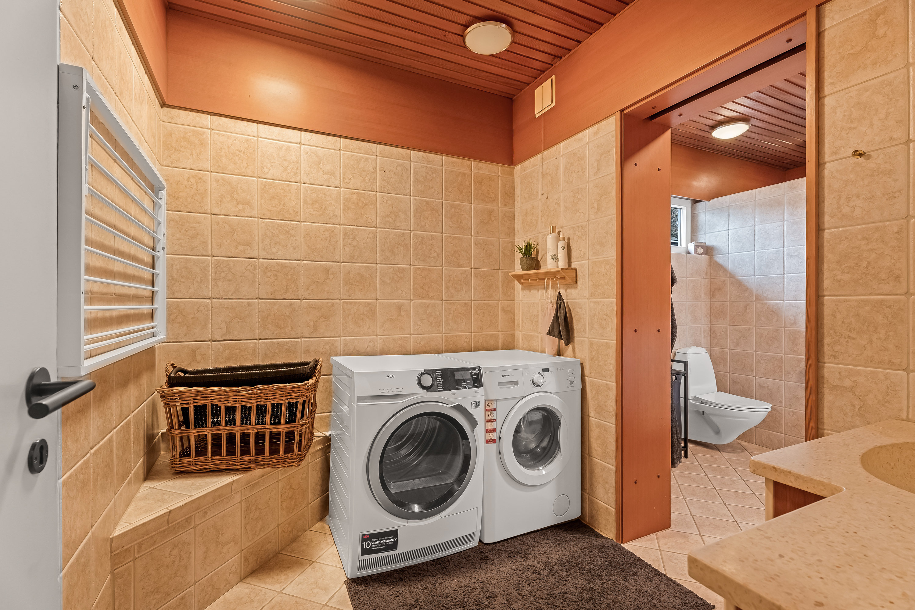 Fremhævet badeværelse billede i fuldskærmstilstand. Billede af Nørrevænget 12, 4800 Nykøbing F