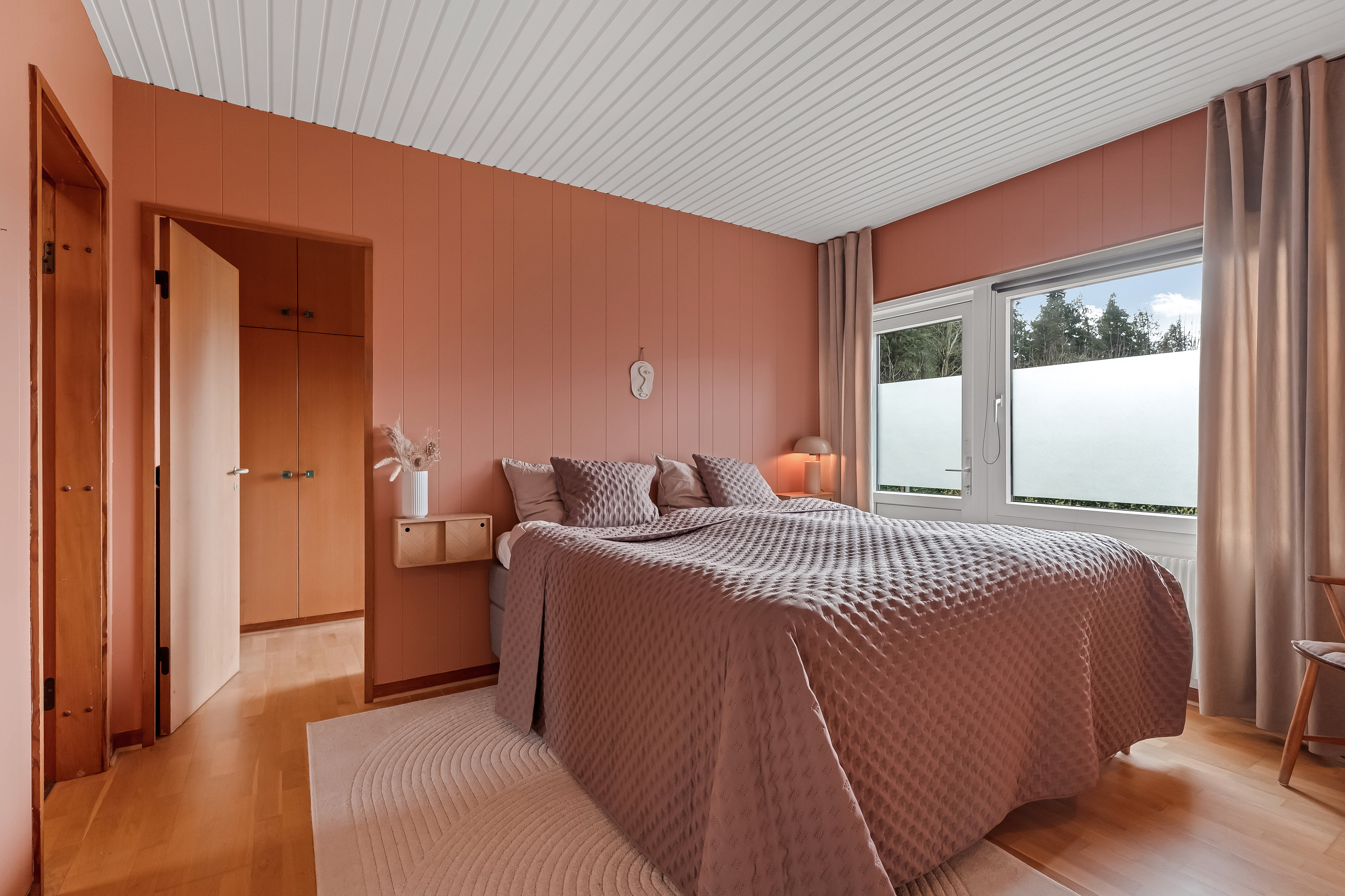 Fremhævet soveværelse billede i fuldskærmstilstand. Billede af Nørrevænget 12, 4800 Nykøbing F