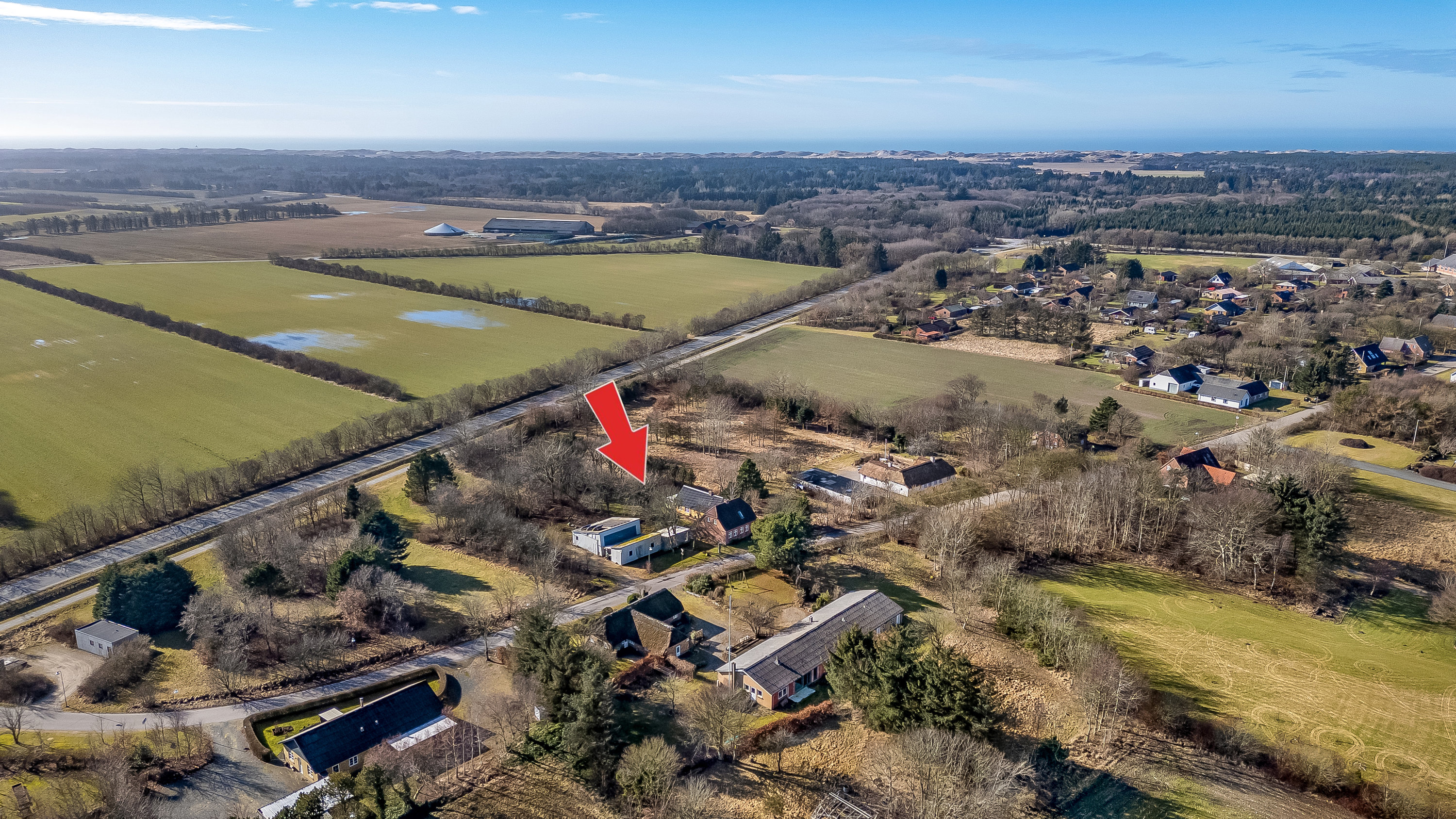 Fremhævet luftfoto billede i fuldskærmstilstand. Billede af Sognegårdsvej 1, Husby, 6990 Ulfborg