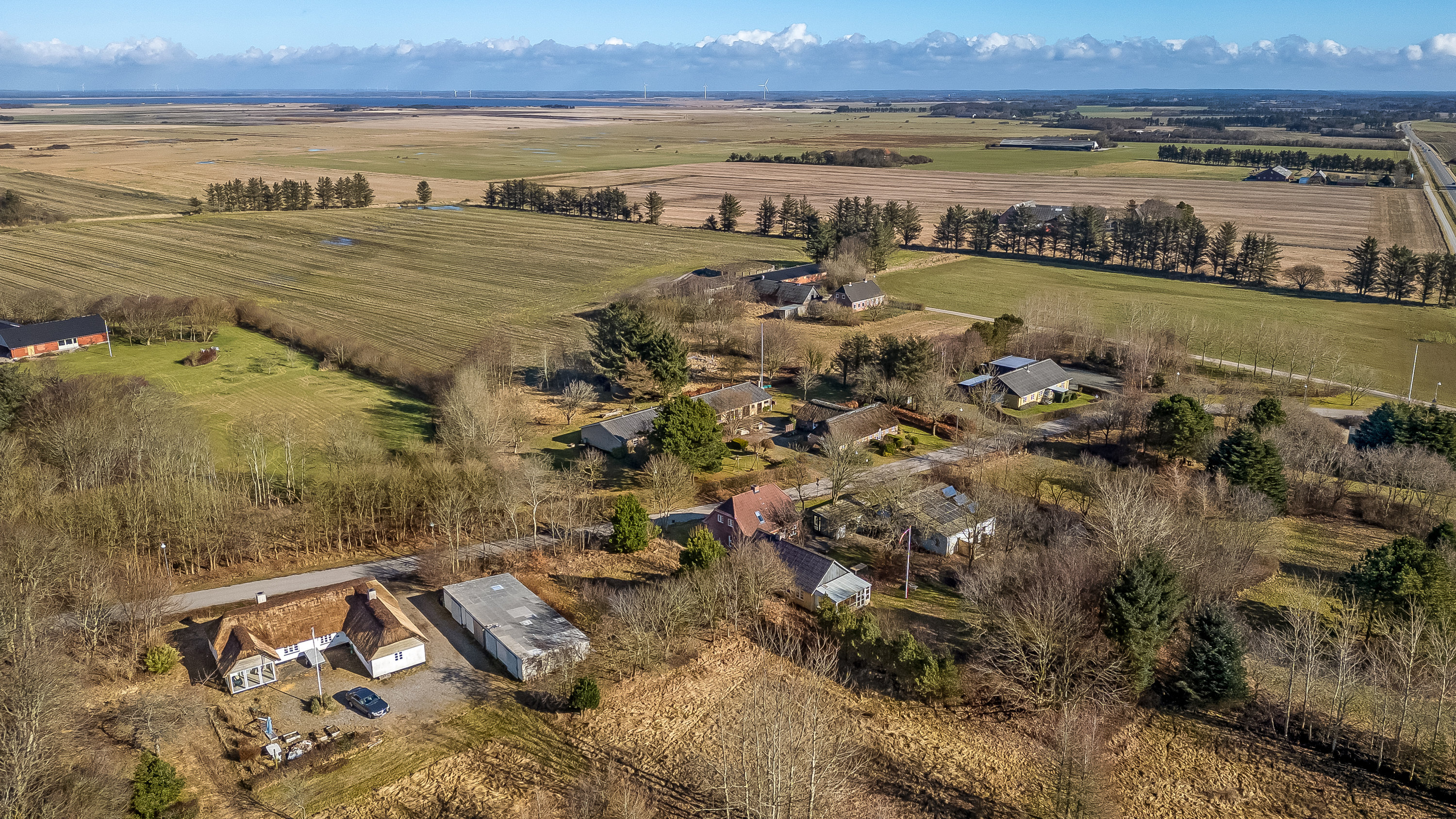 Fremhævet luftfoto billede i fuldskærmstilstand. Billede af Sognegårdsvej 1, Husby, 6990 Ulfborg