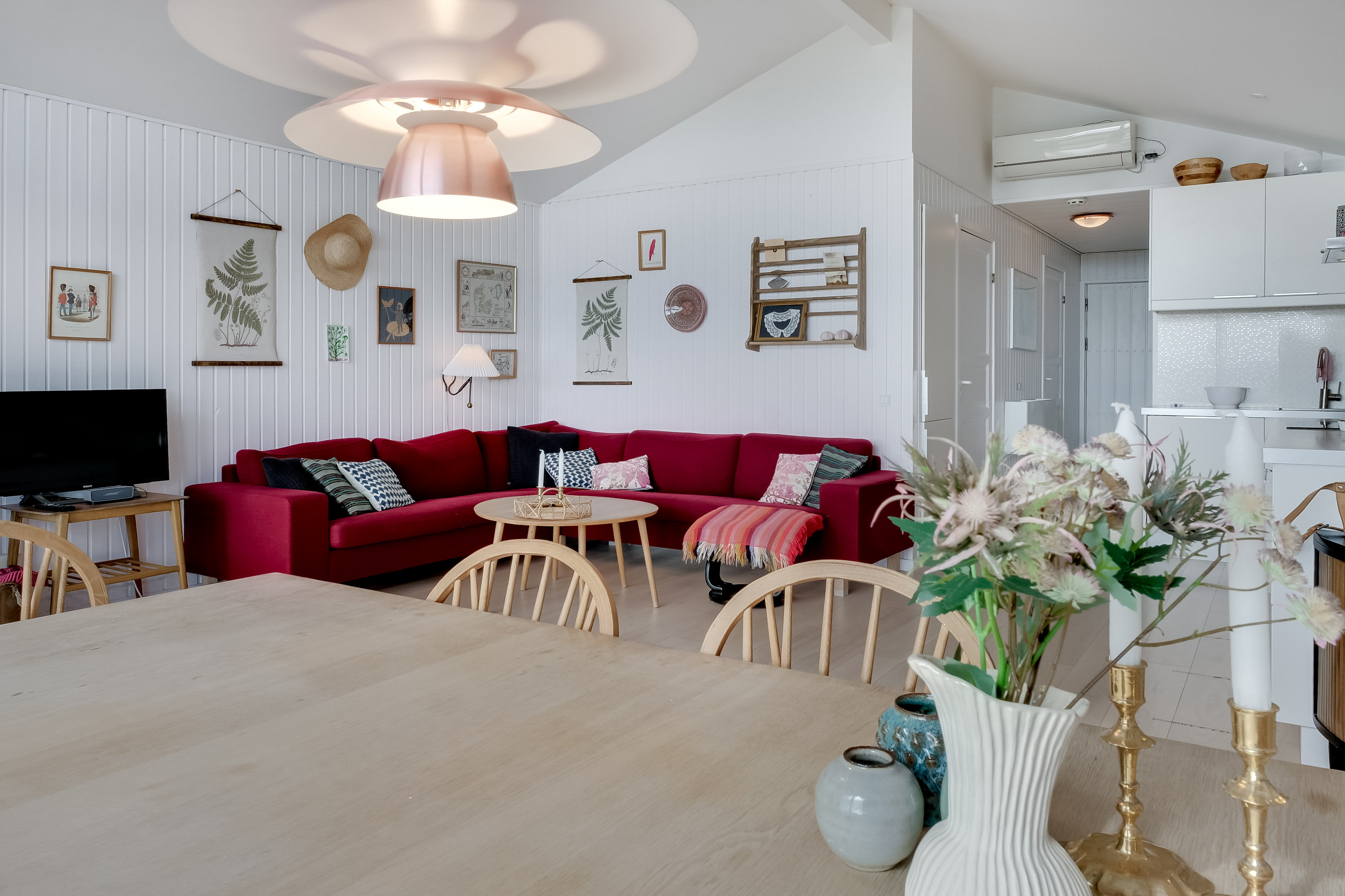 Fremhævet stue billede i fuldskærmstilstand. Billede af Skovkrogen 36, Skovkrogen, 5683 Haarby