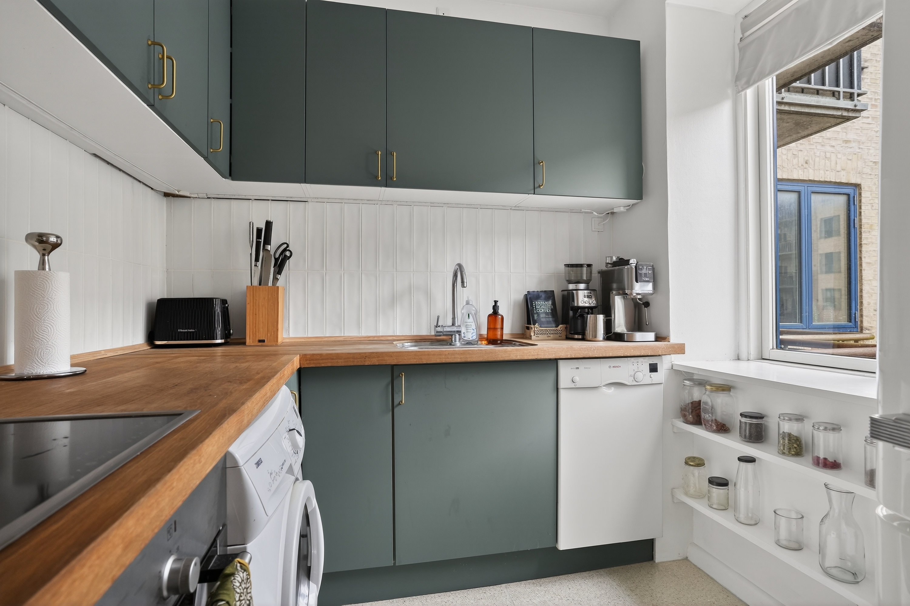 Fremhævet køkken billede i fuldskærmstilstand. Billede af Lauravej 1, 1. th., 2500 Valby