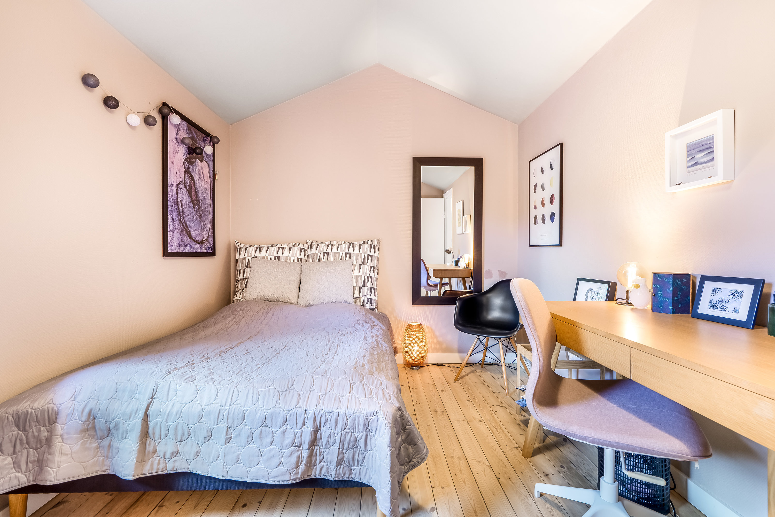 Fremhævet soveværelse billede i fuldskærmstilstand. Billede af Hummeltoftevej 107, 2830 Virum