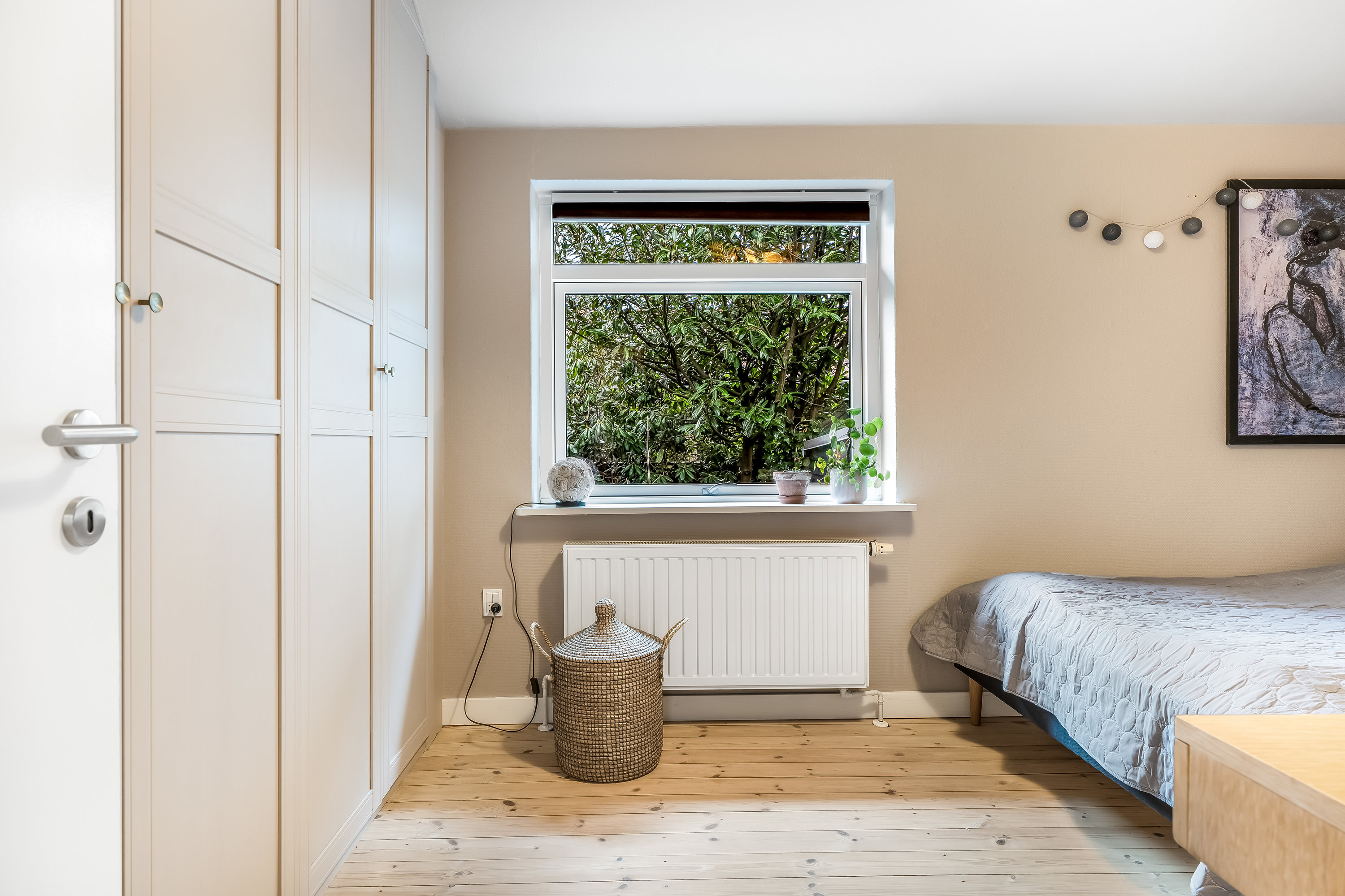 Fremhævet soveværelse billede i fuldskærmstilstand. Billede af Hummeltoftevej 107, 2830 Virum