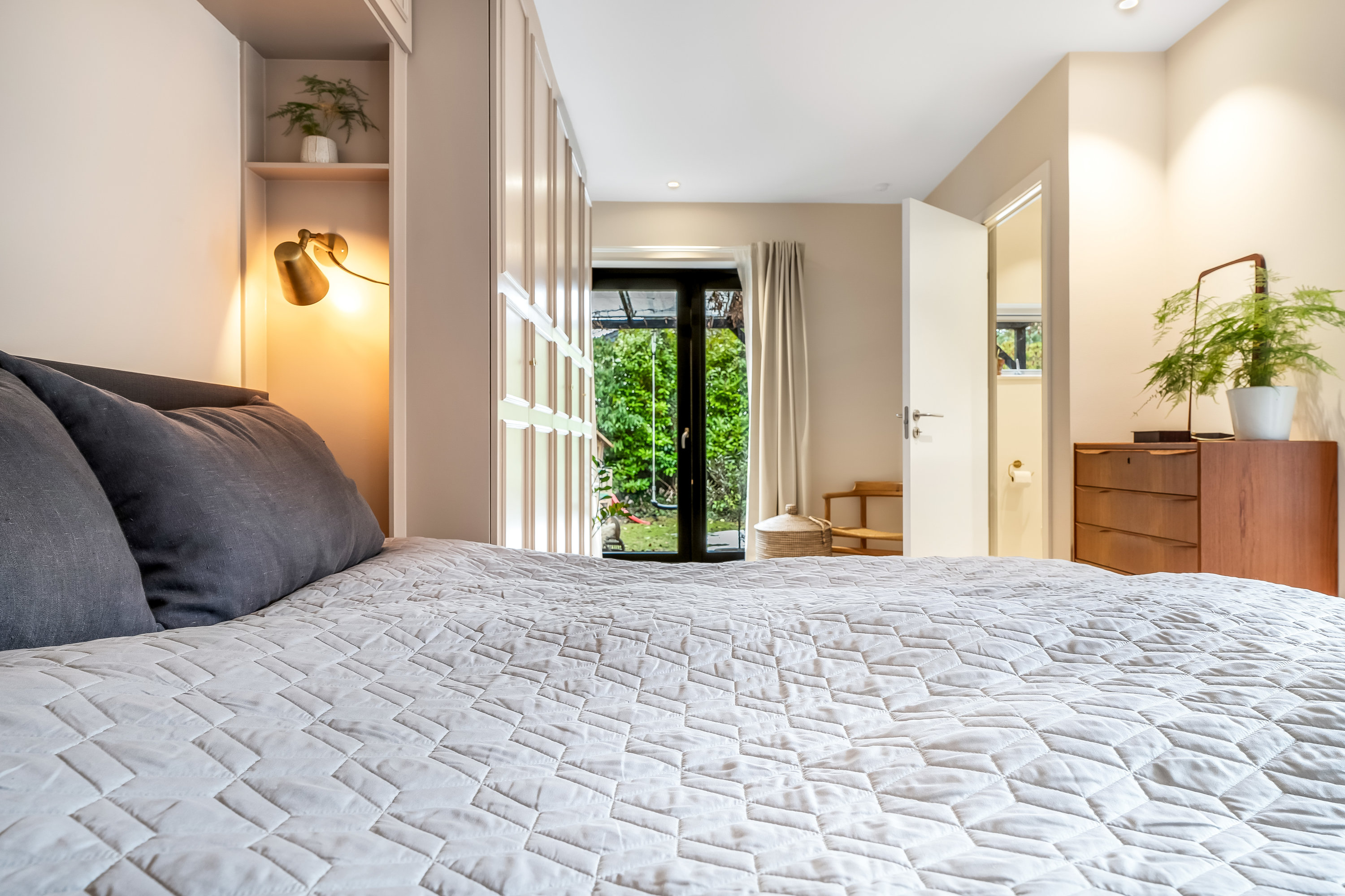 Fremhævet soveværelse billede i fuldskærmstilstand. Billede af Hummeltoftevej 107, 2830 Virum