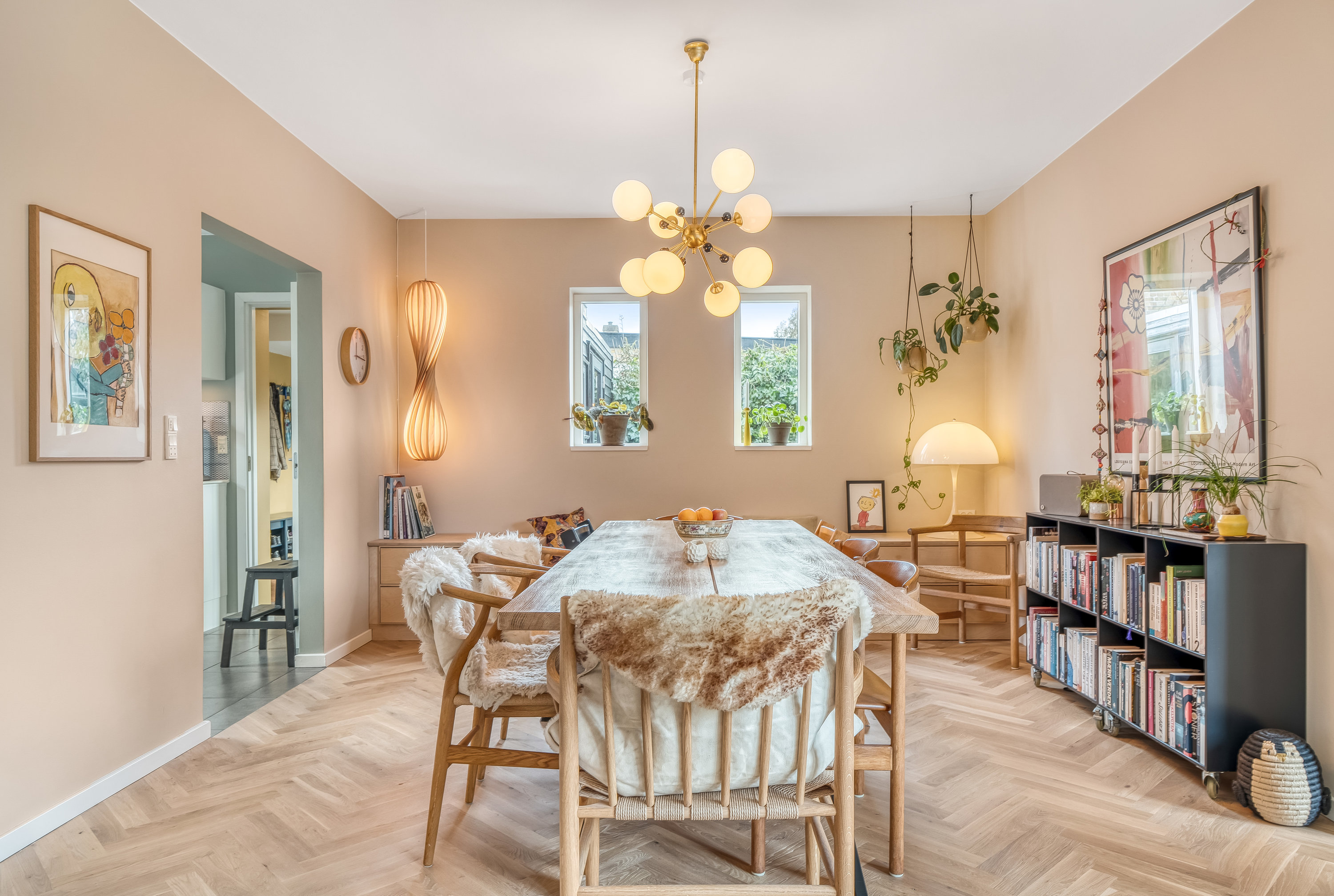 Fremhævet stue billede i fuldskærmstilstand. Billede af Hummeltoftevej 107, 2830 Virum