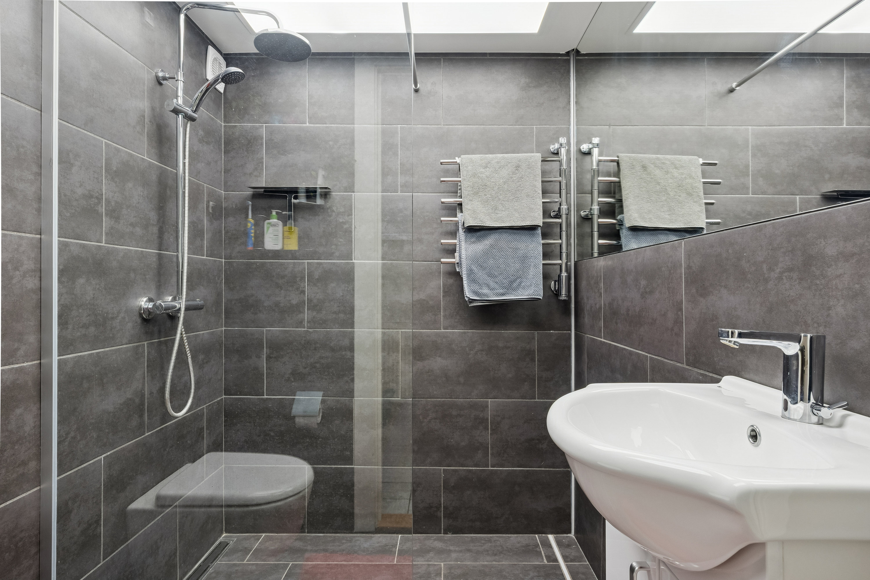 Fremhævet badeværelse billede i fuldskærmstilstand. Billede af Møllemarksvej 10, 4291 Ruds Vedby