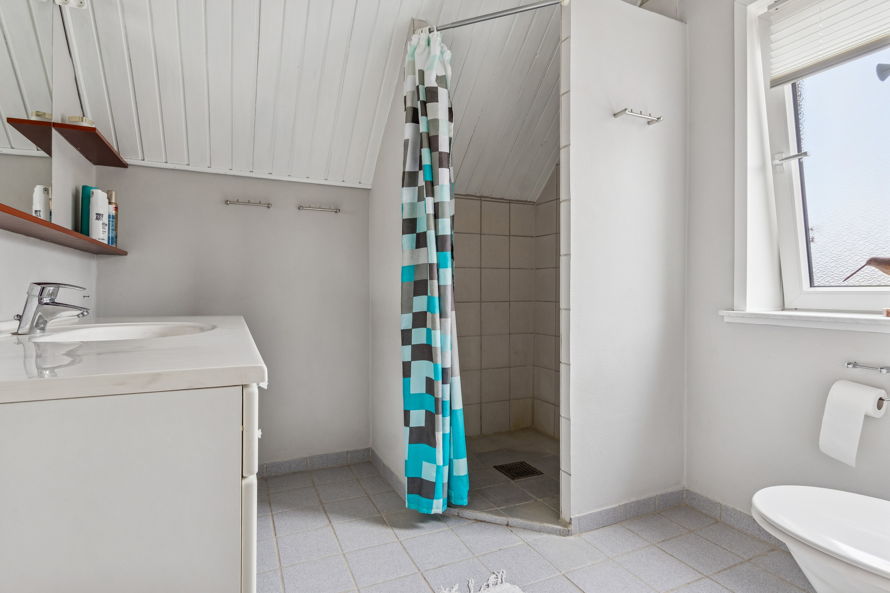 Fremhævet badeværelse billede i fuldskærmstilstand. Billede af Solbakken 4, 6300 Gråsten