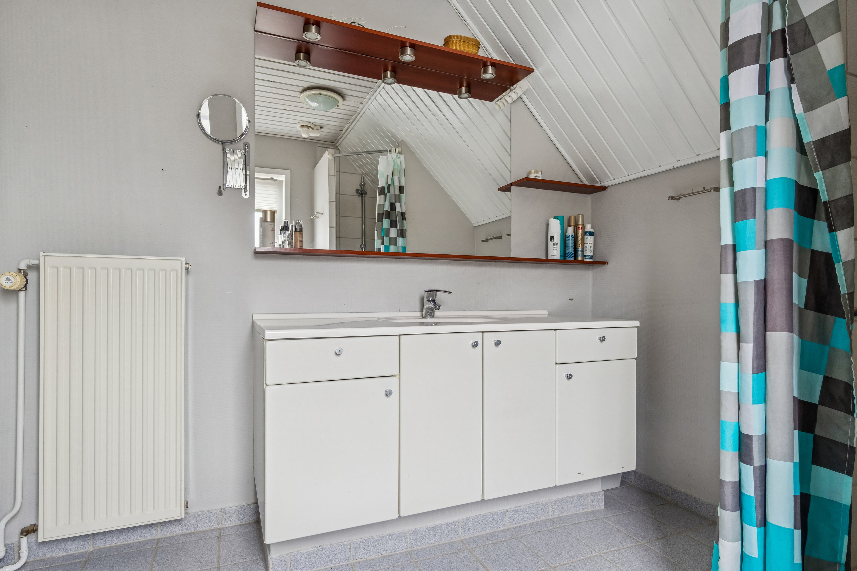 Fremhævet badeværelse billede i fuldskærmstilstand. Billede af Solbakken 4, 6300 Gråsten